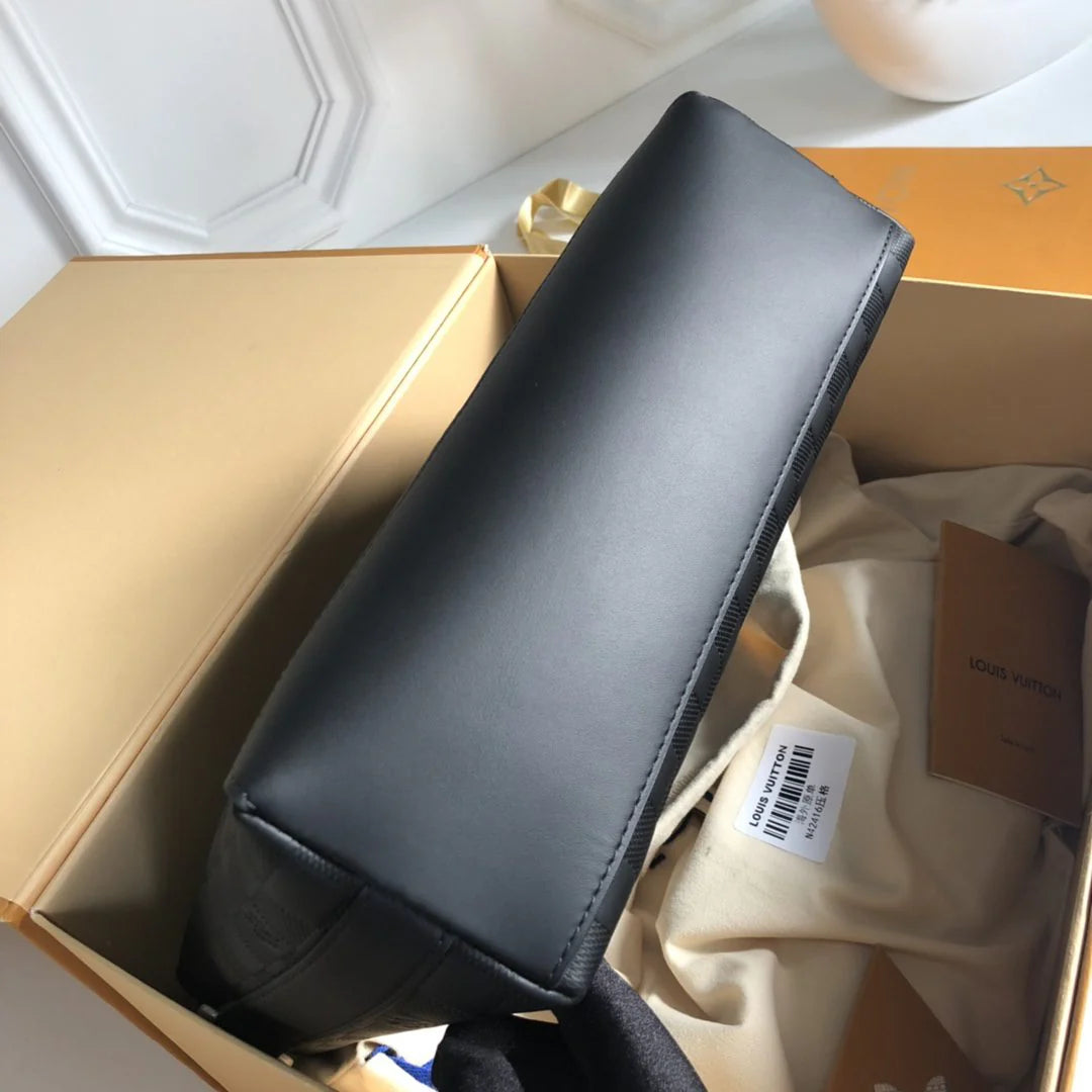 LV BAG M