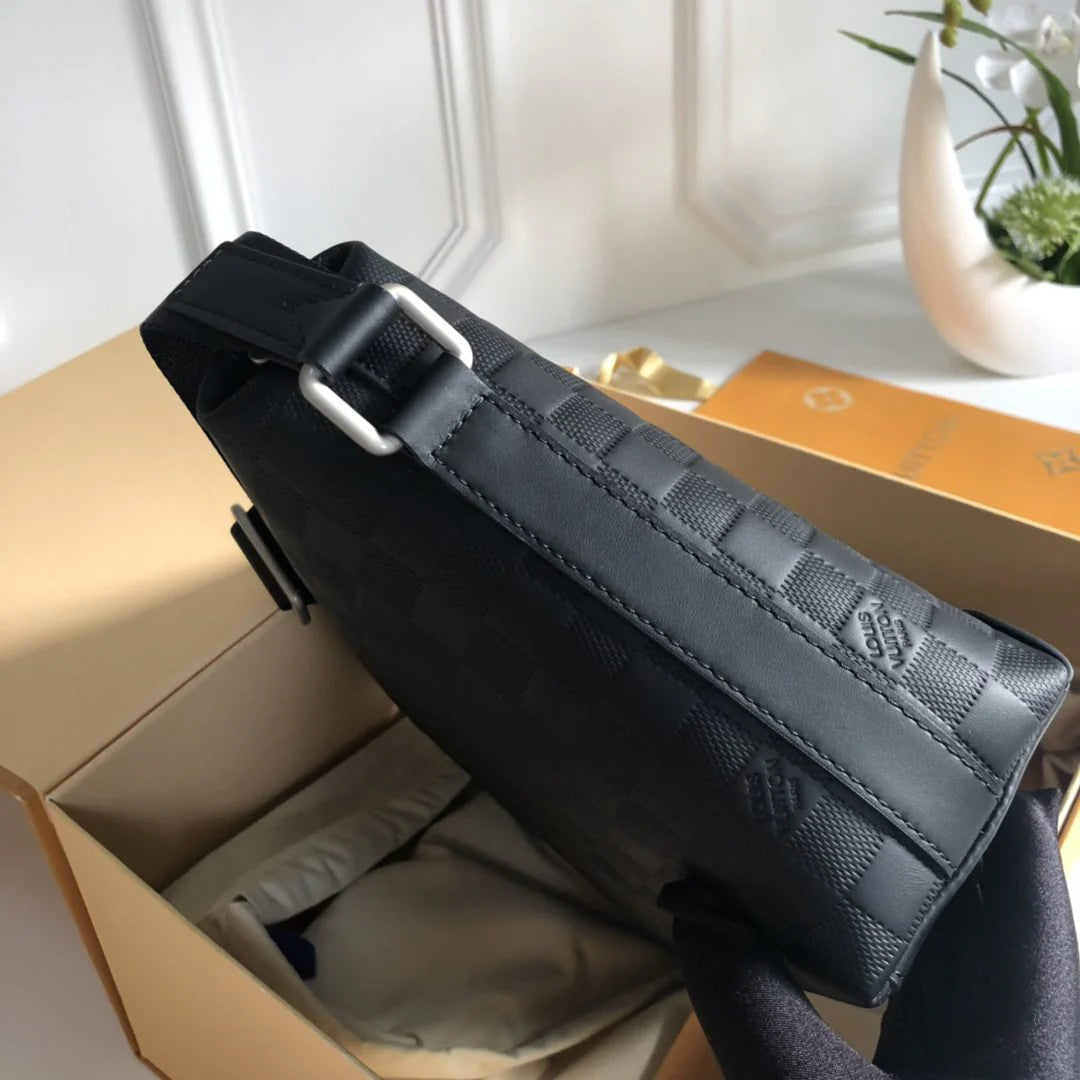 LV BAG M