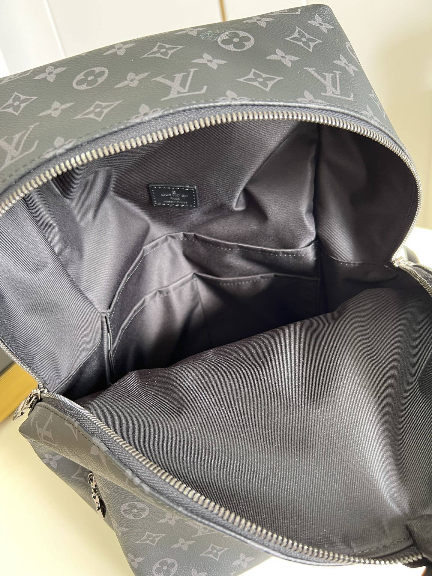 LV BAG M43186