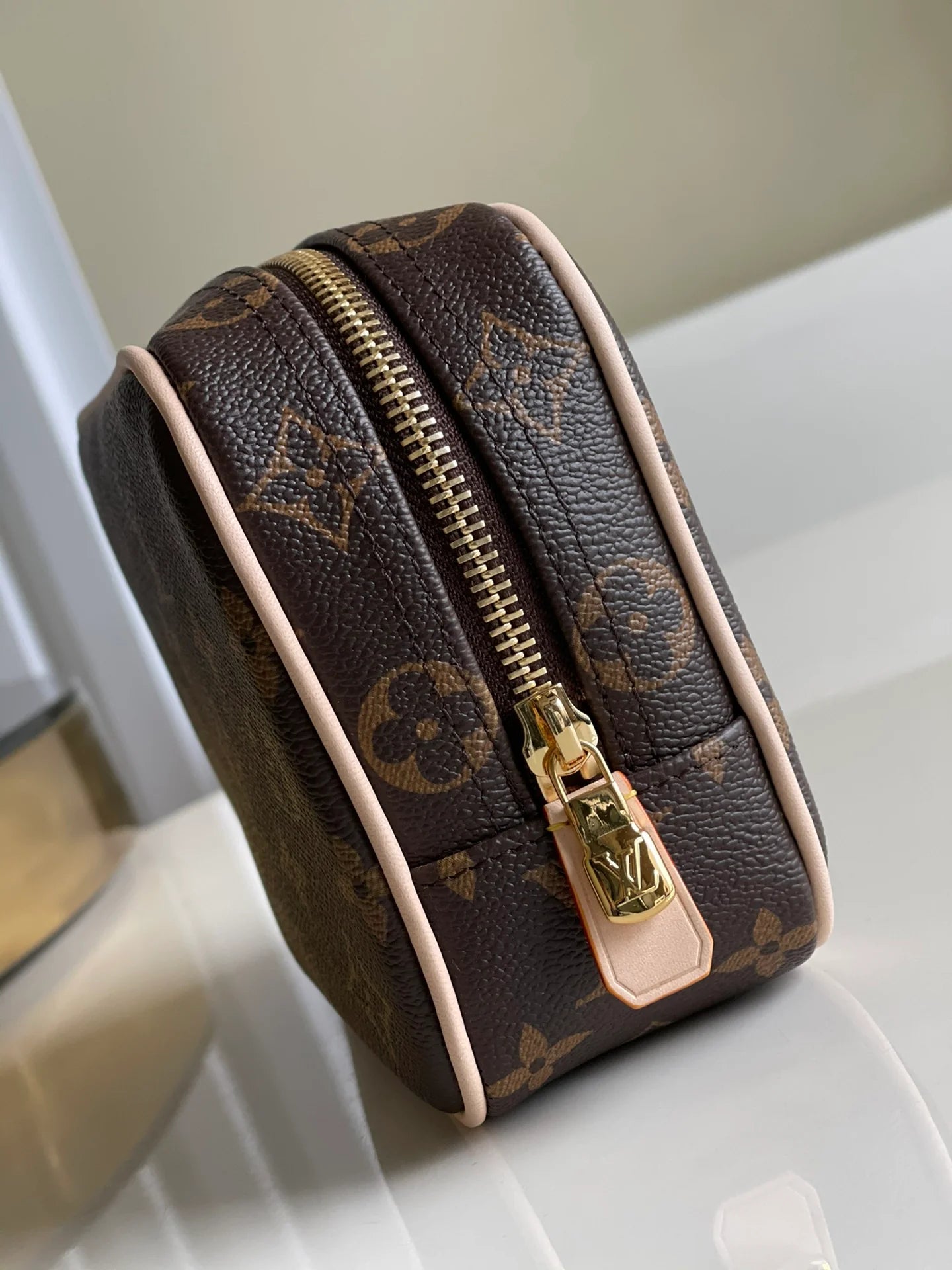 LV BAG M43383