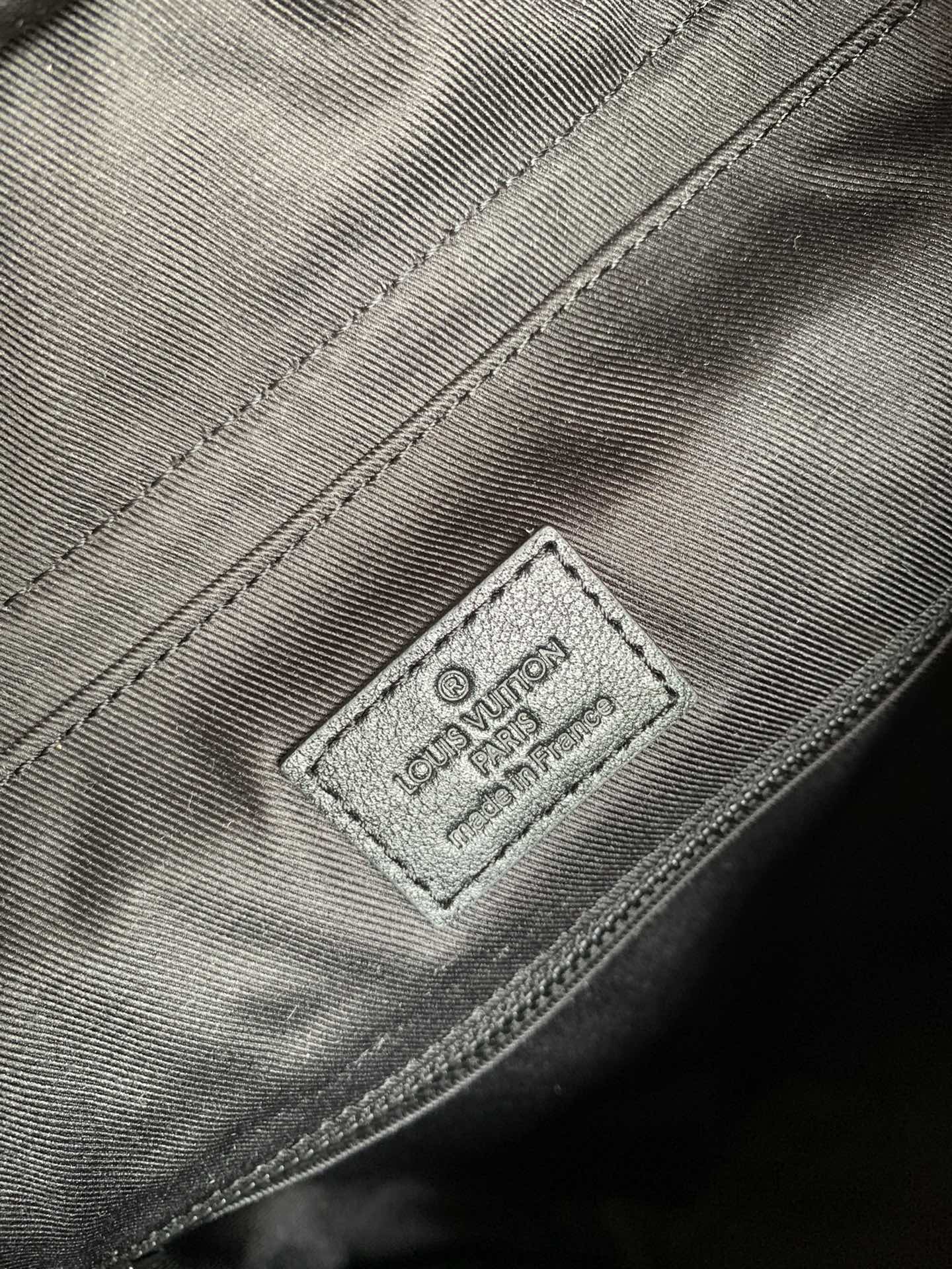 LV BAG M