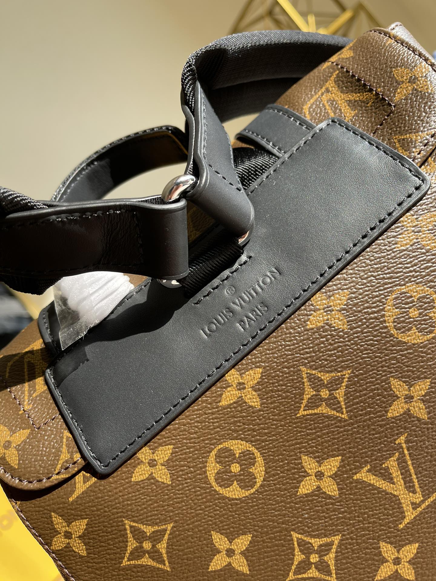 LV BAG M