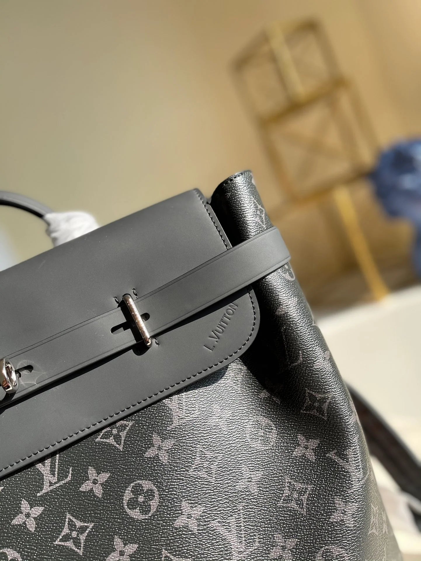 LV BAG M