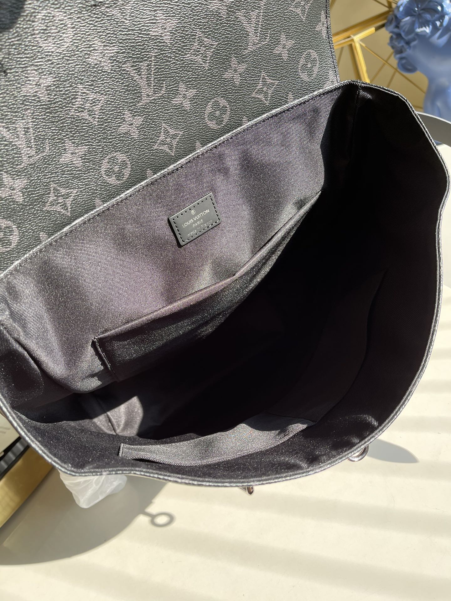 LV BAG M