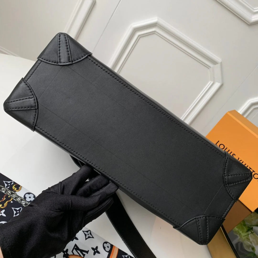 LV BAG M