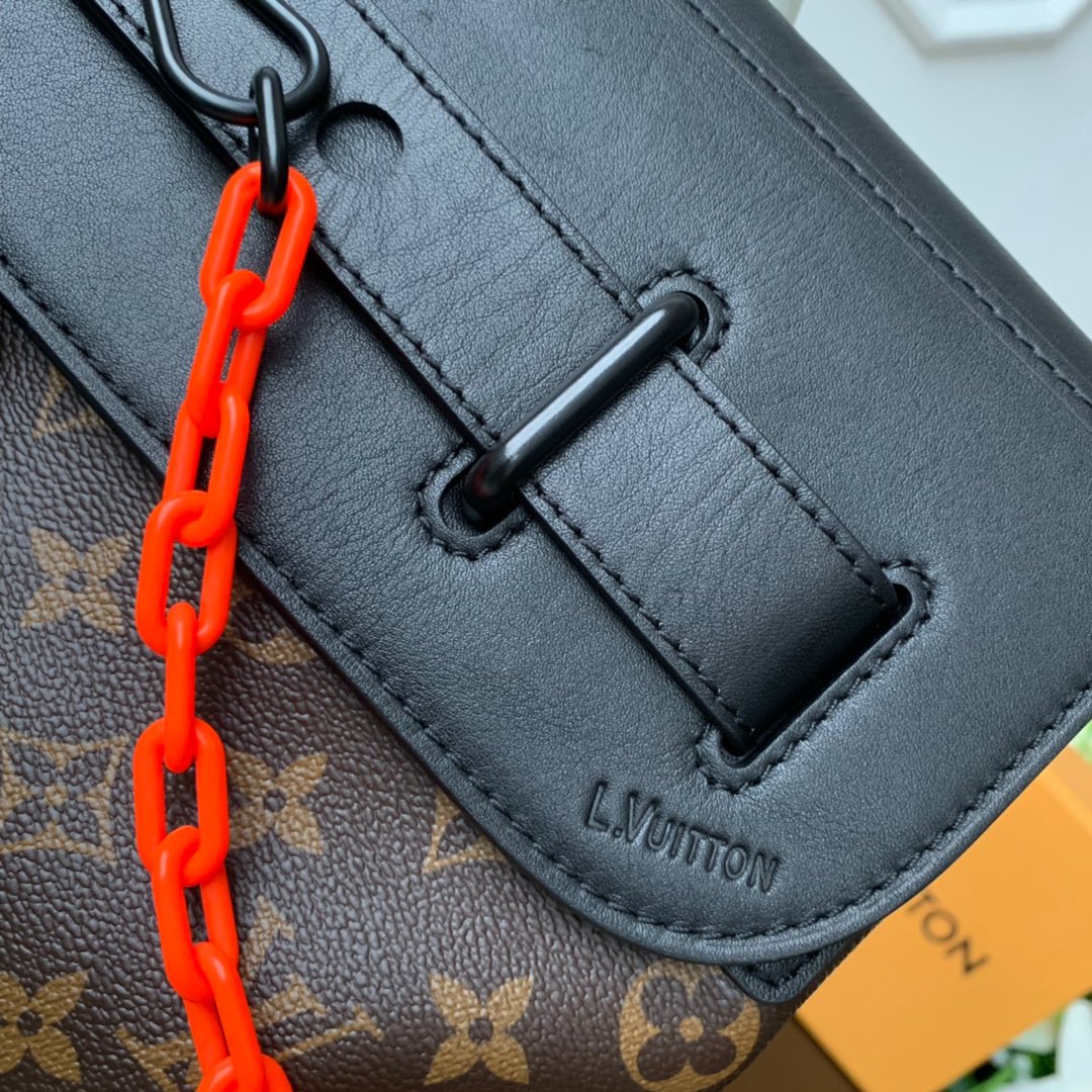 LV BAG M