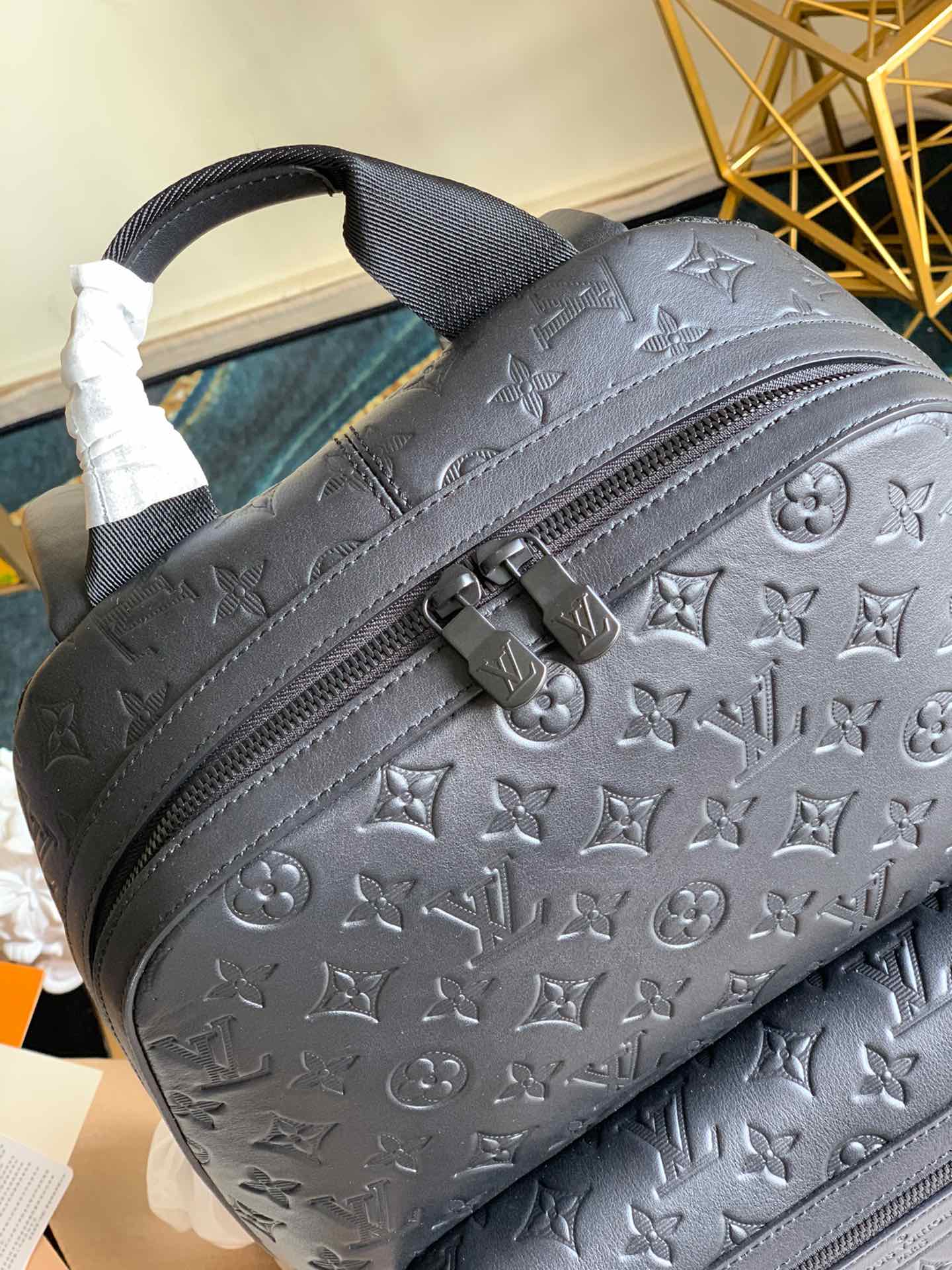 LV BAG M