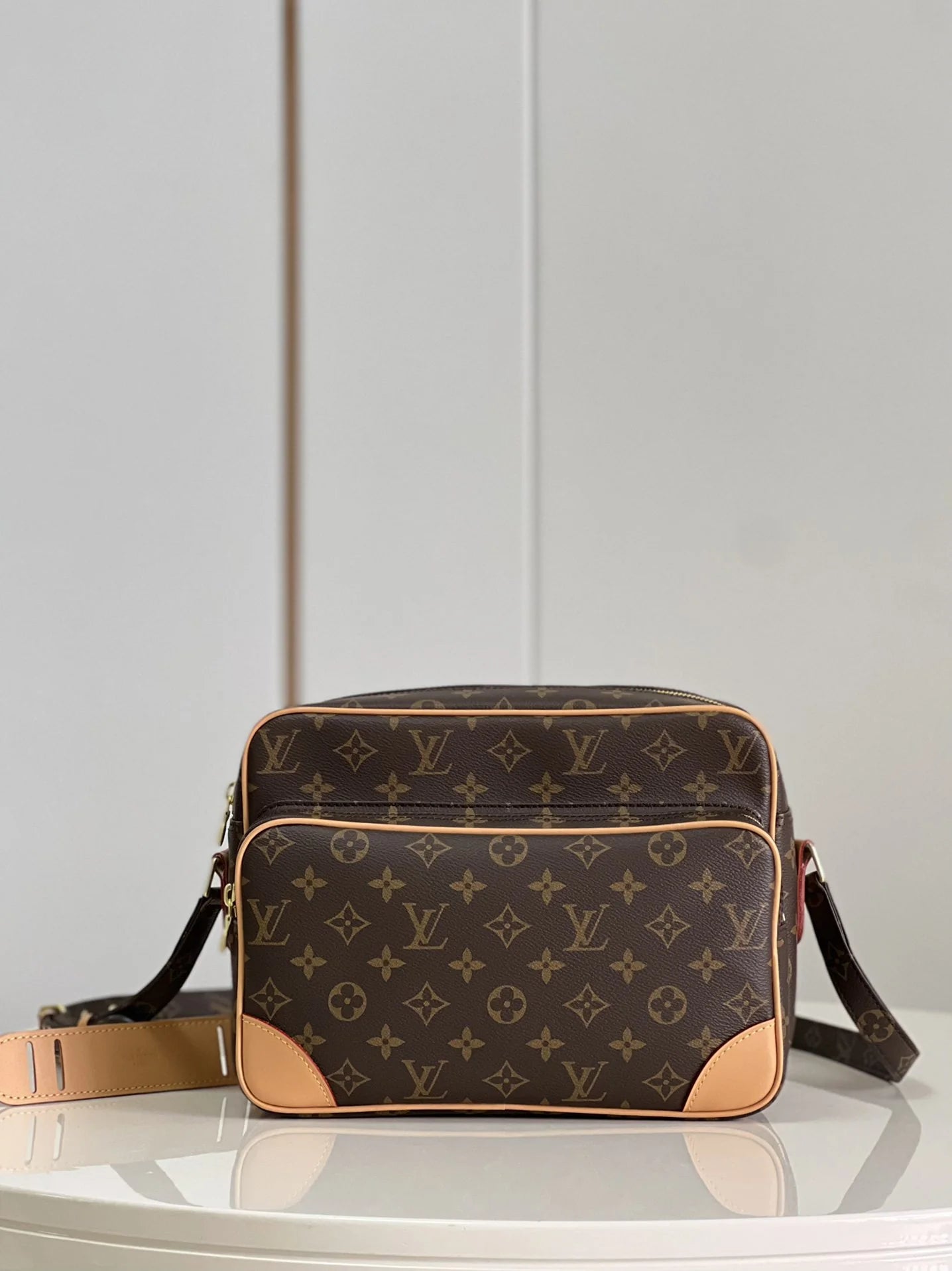 LV BAG M