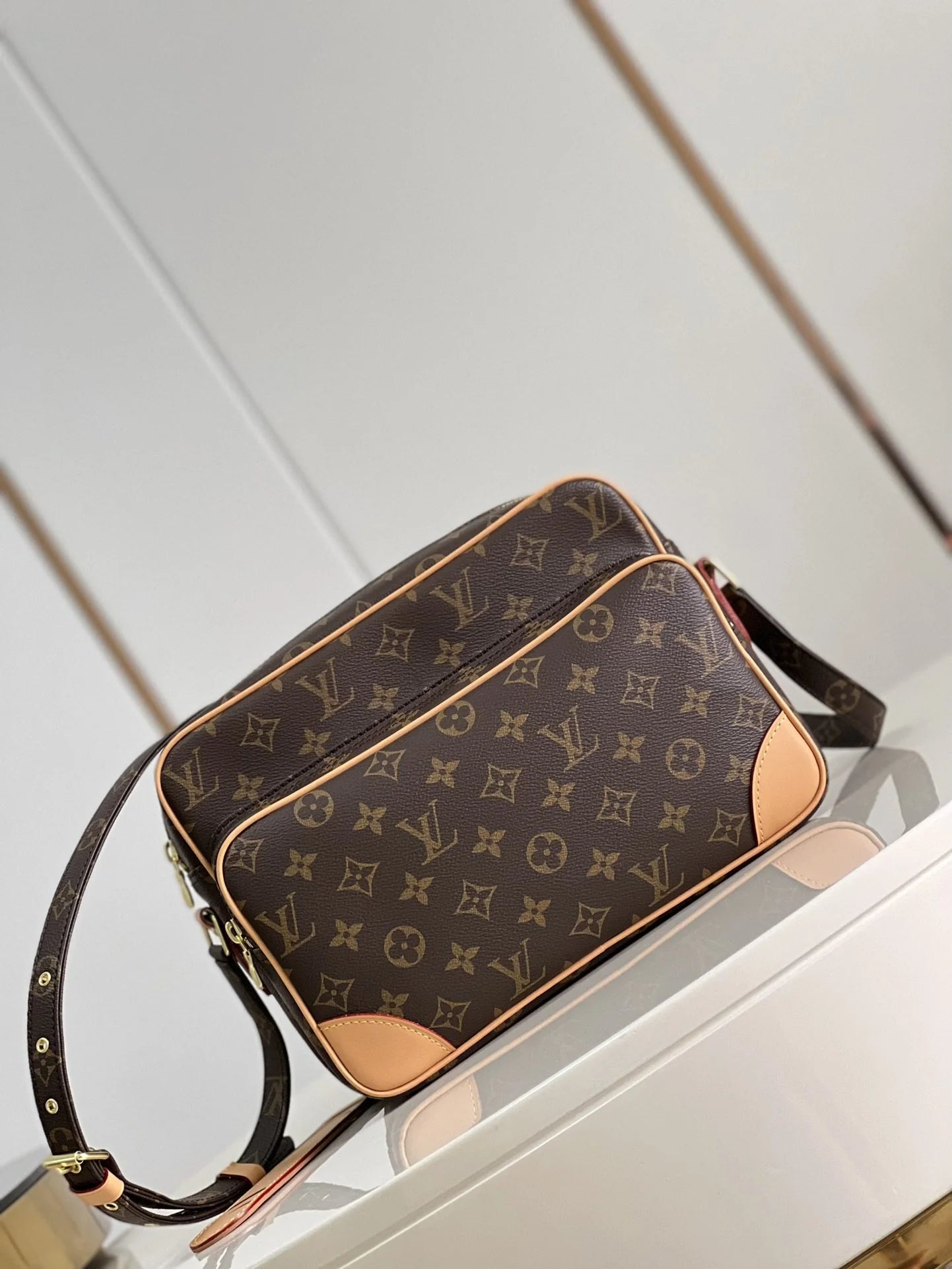 LV BAG M