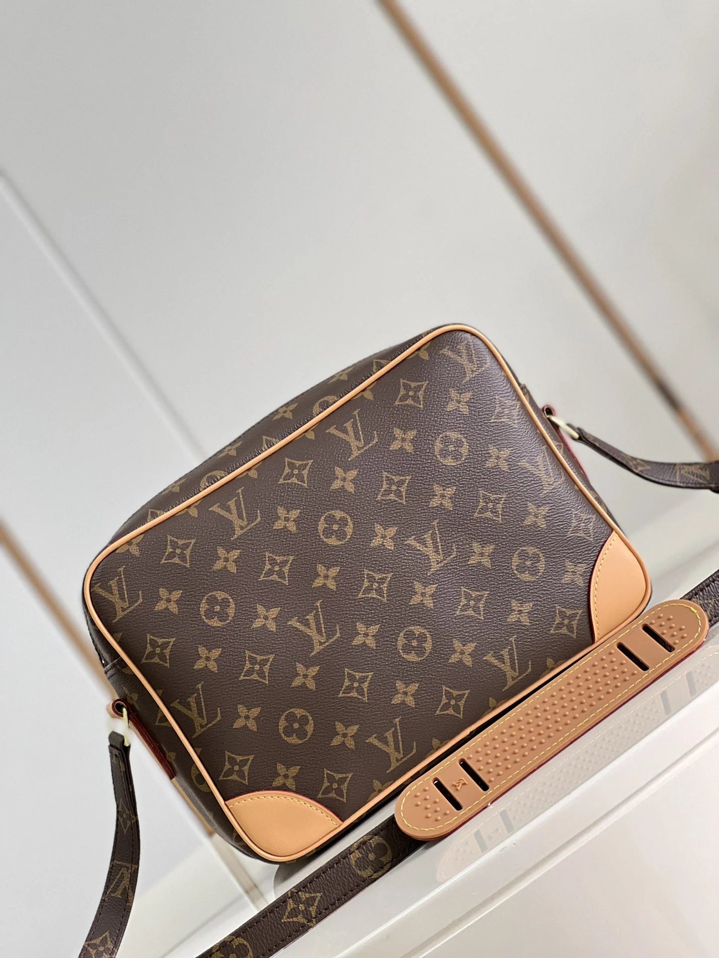 LV BAG M
