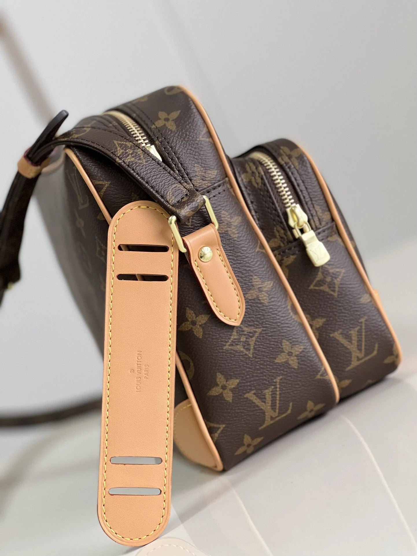 LV BAG M