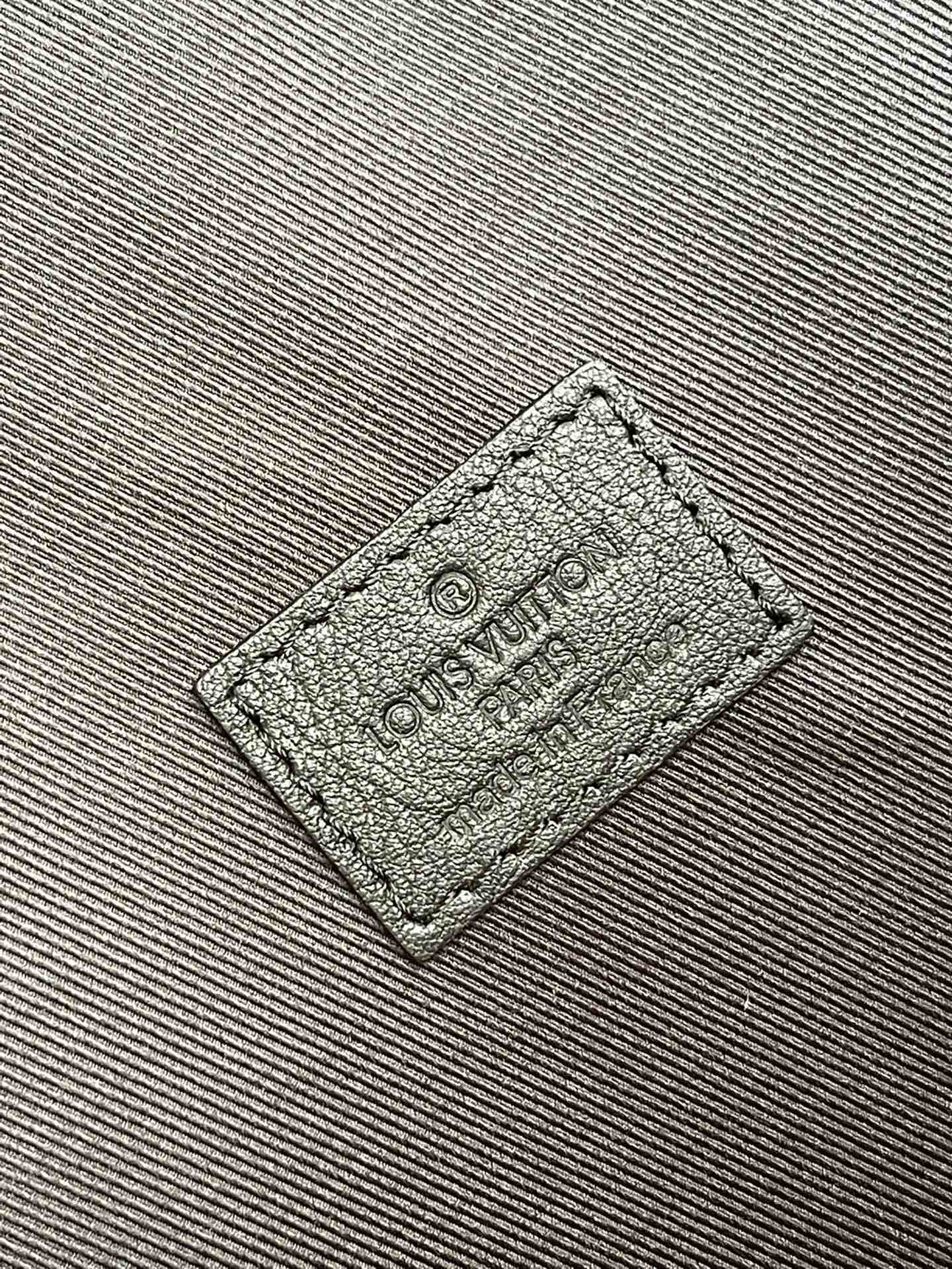 LV BAG M