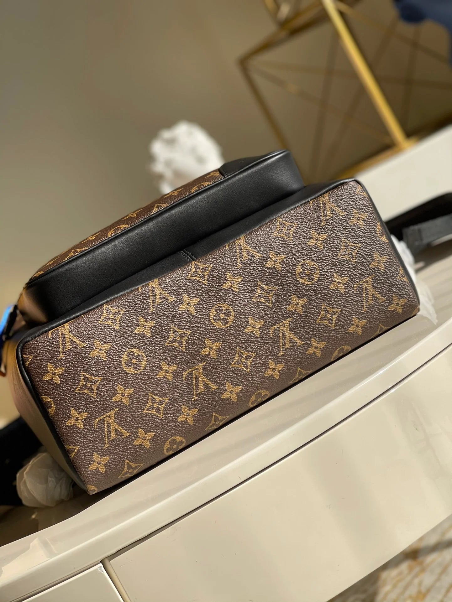 LV BAG M