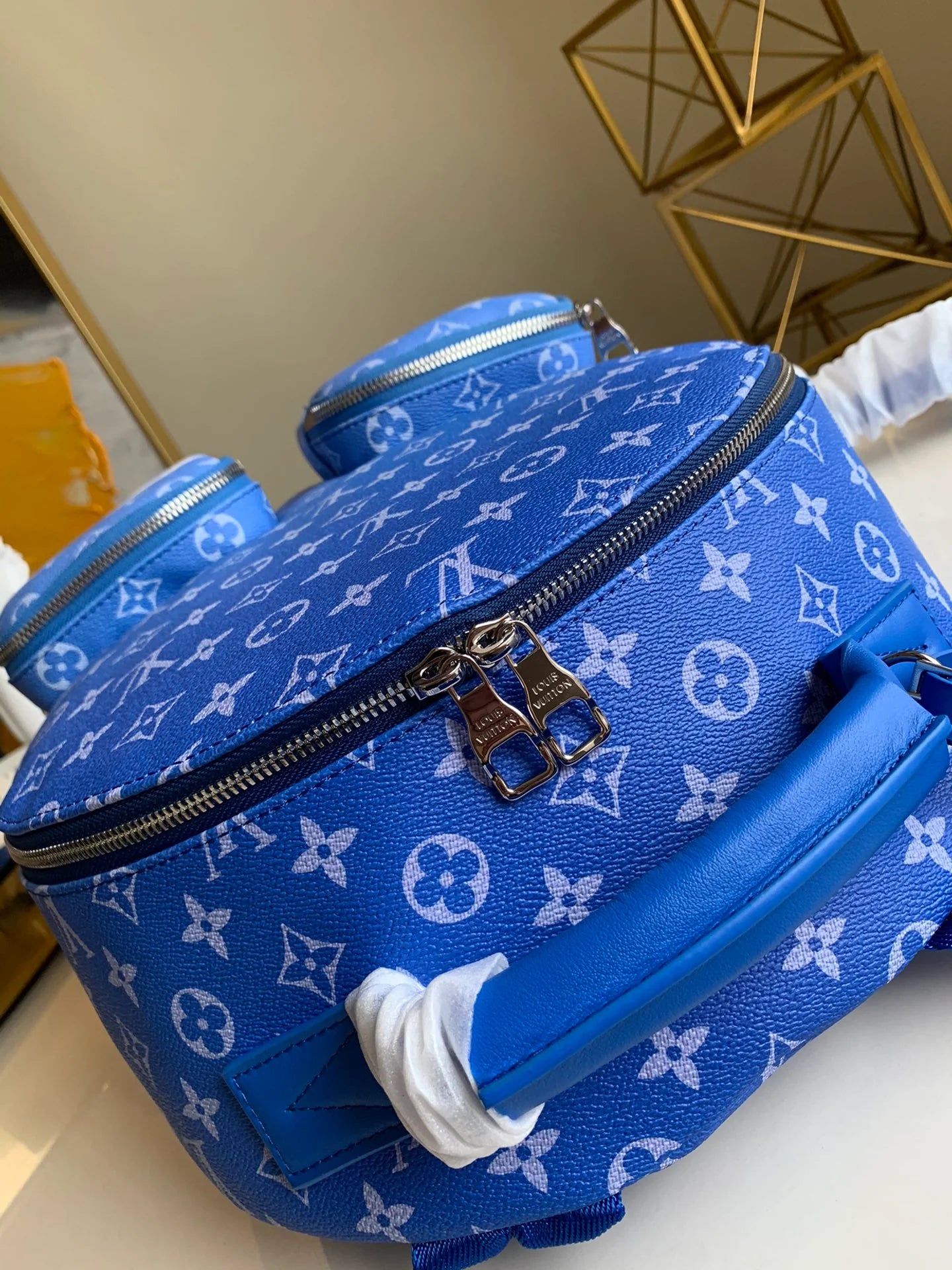 LV BAG M