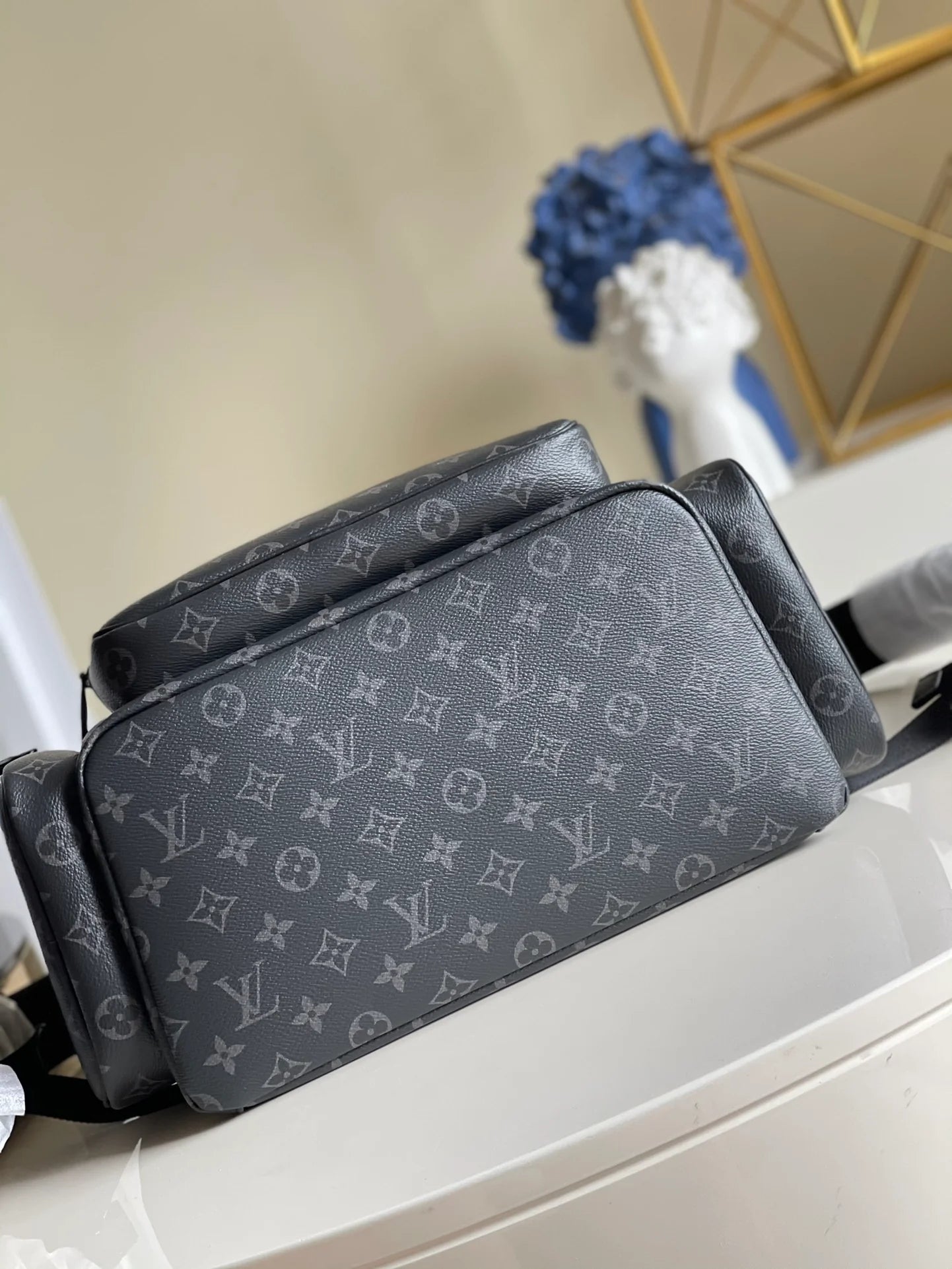 LV BAG M