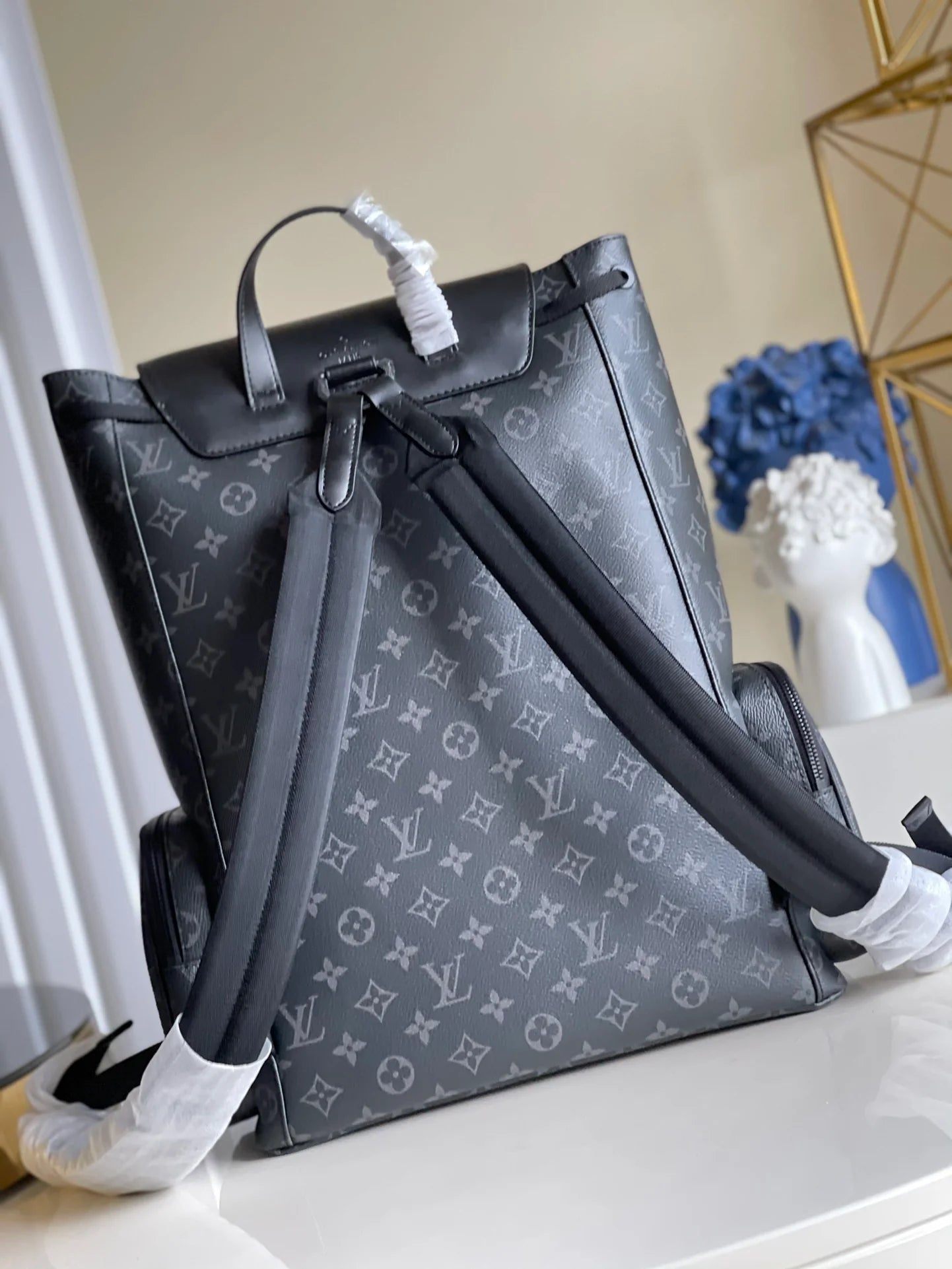 LV BAG M