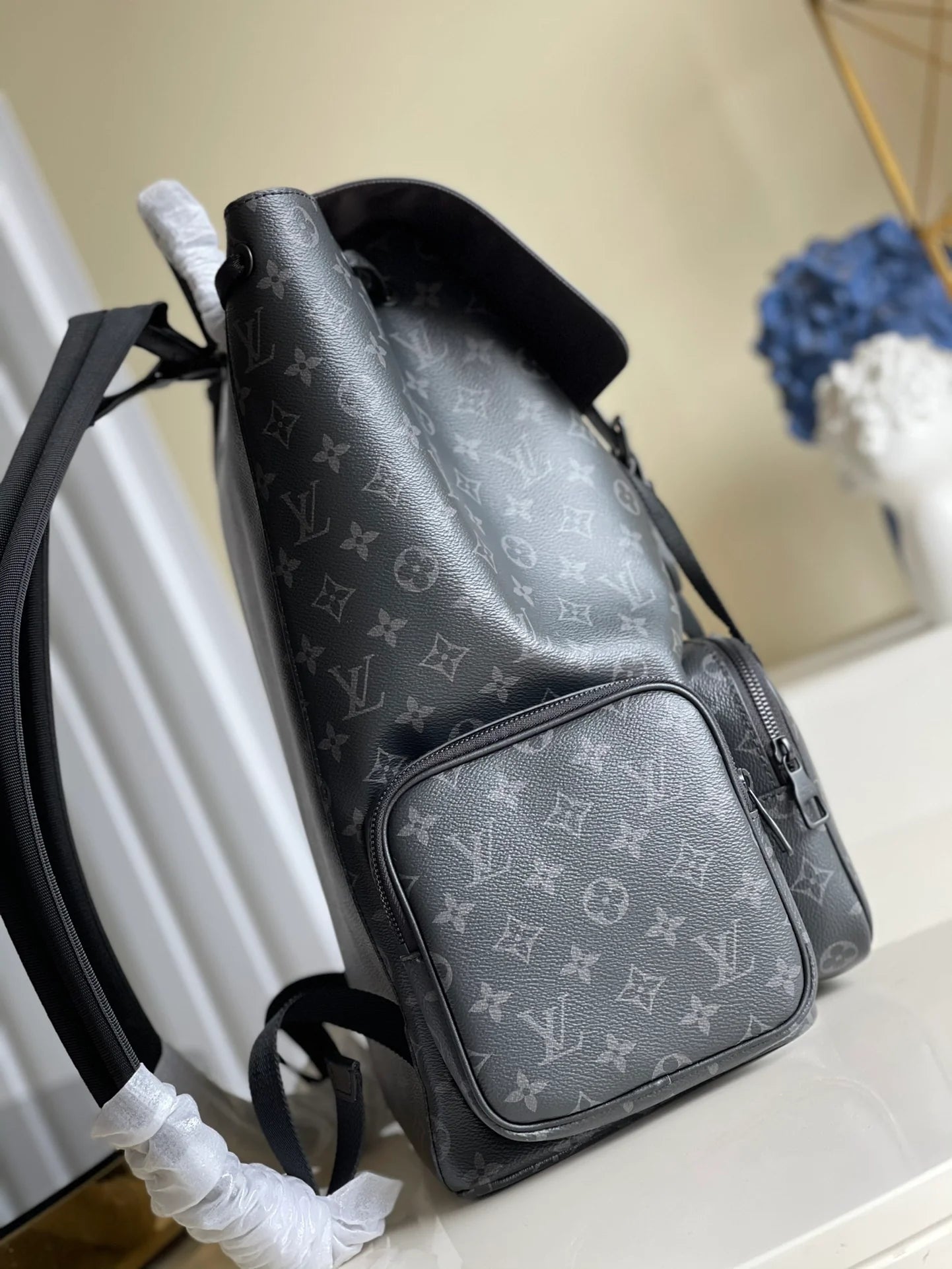 LV BAG M