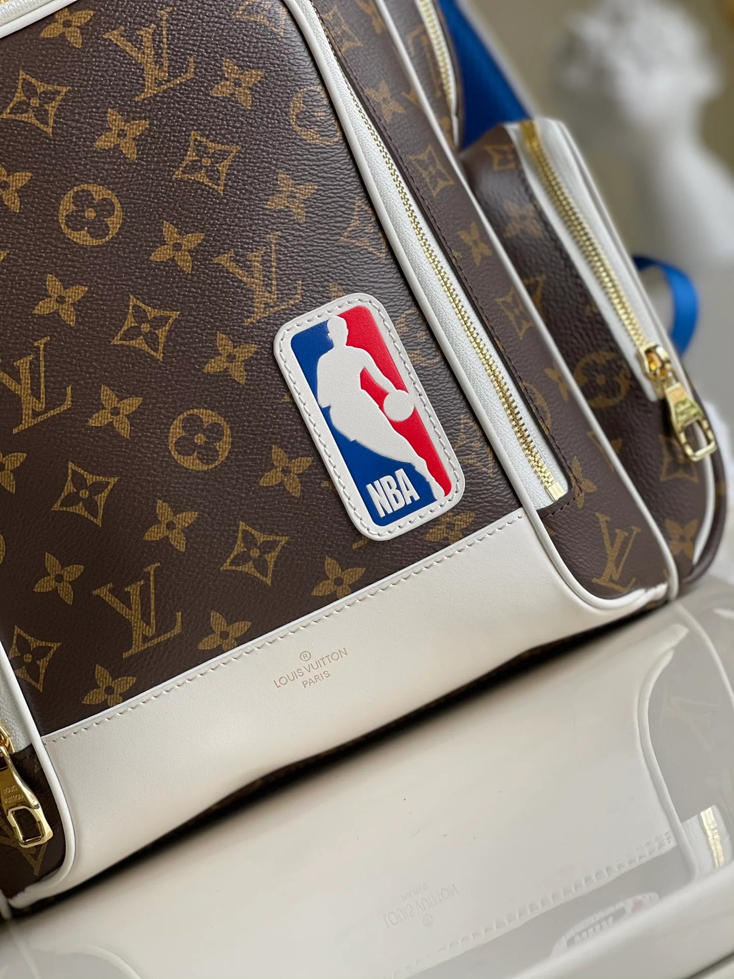 LV BAG M