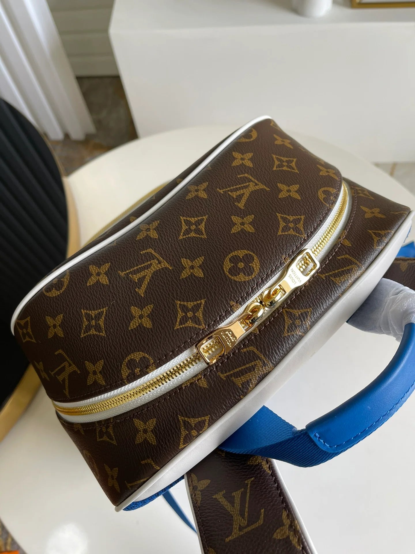 LV BAG M