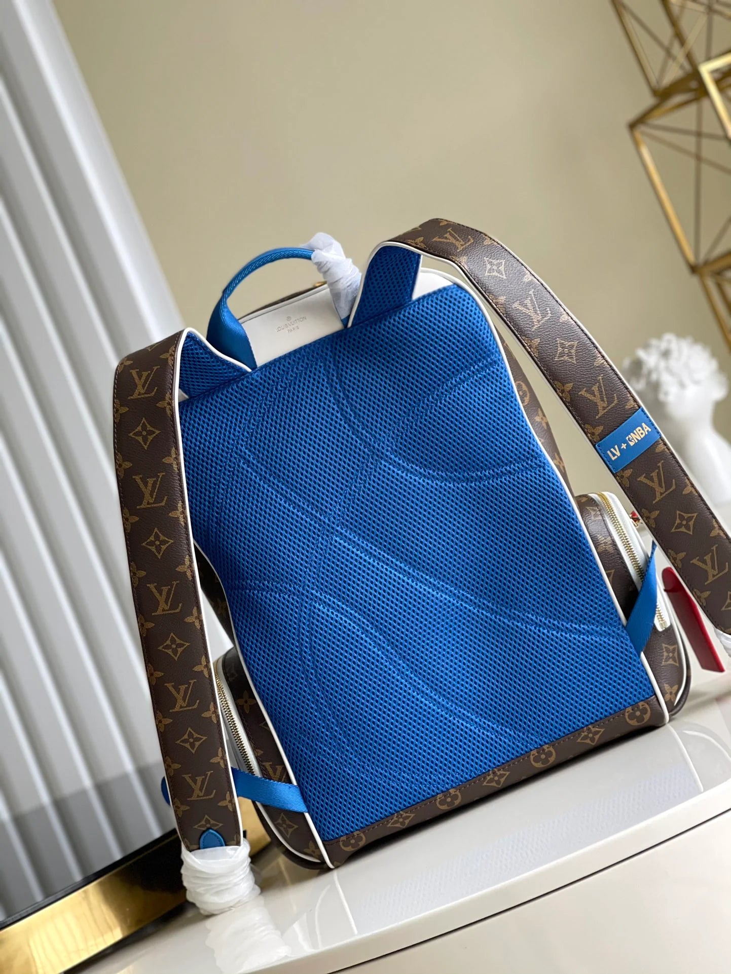 LV BAG M