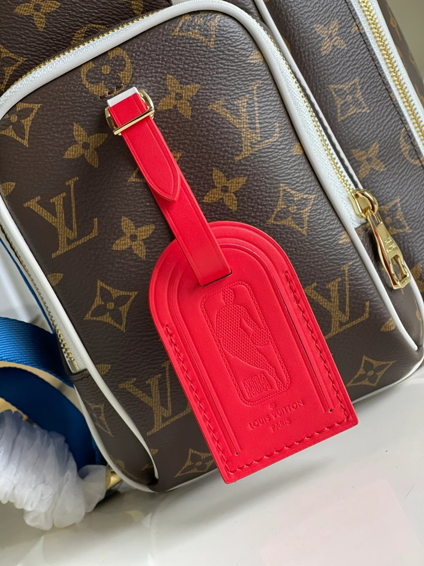 LV BAG M
