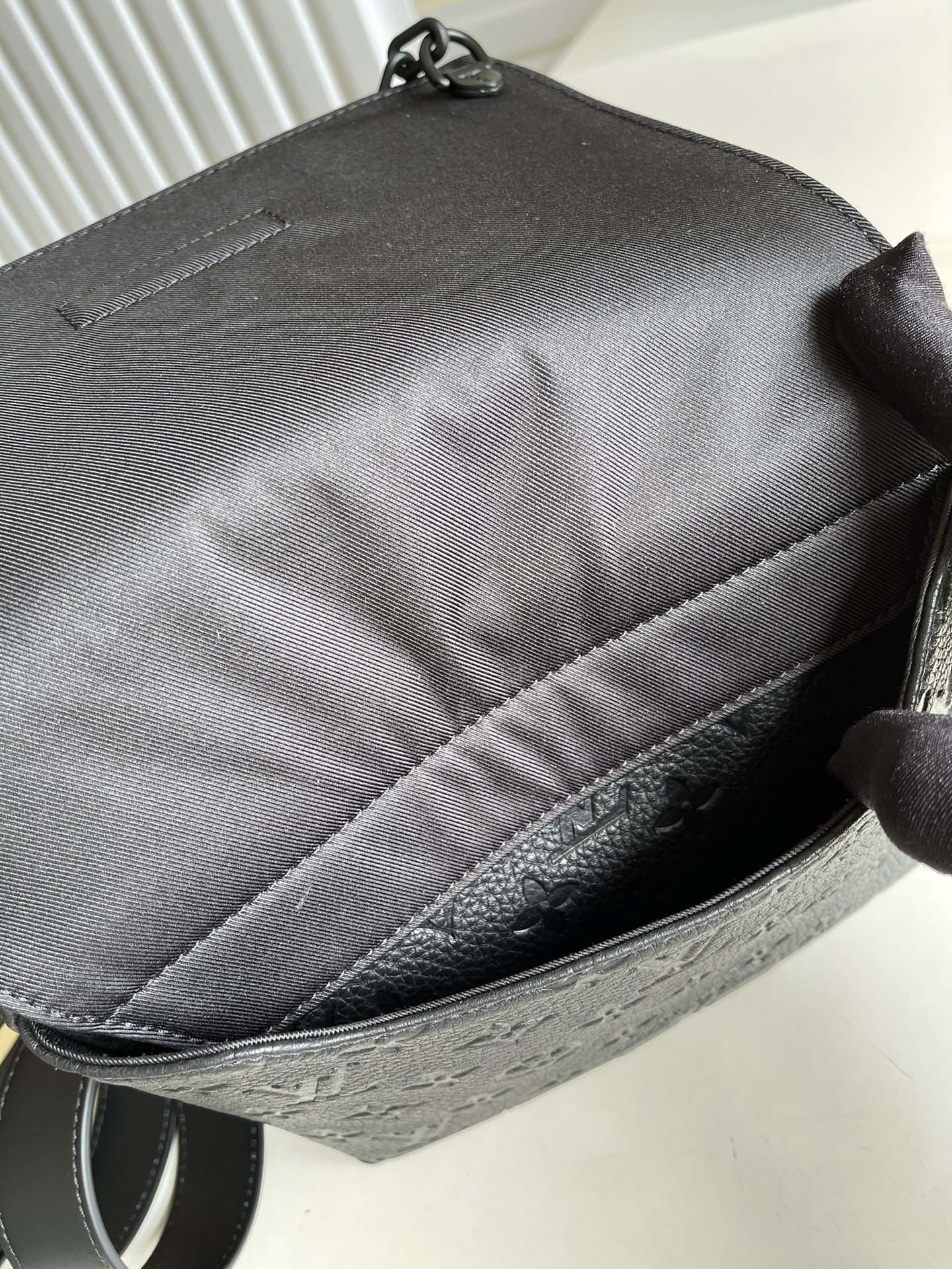 LV BAG M