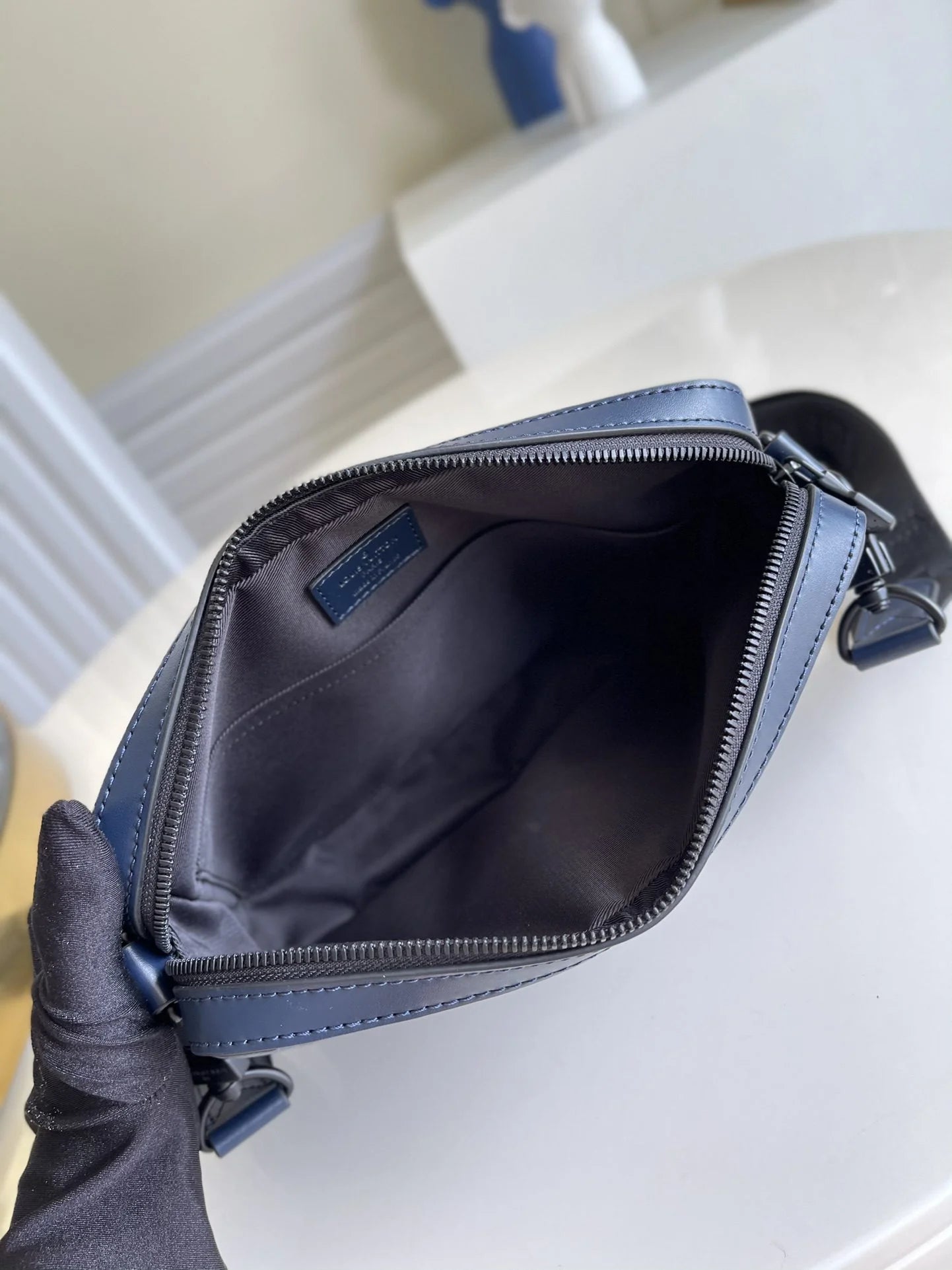 LV BAG M