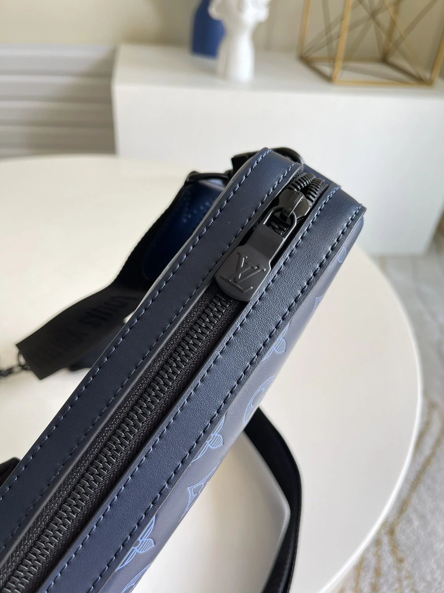 LV BAG M