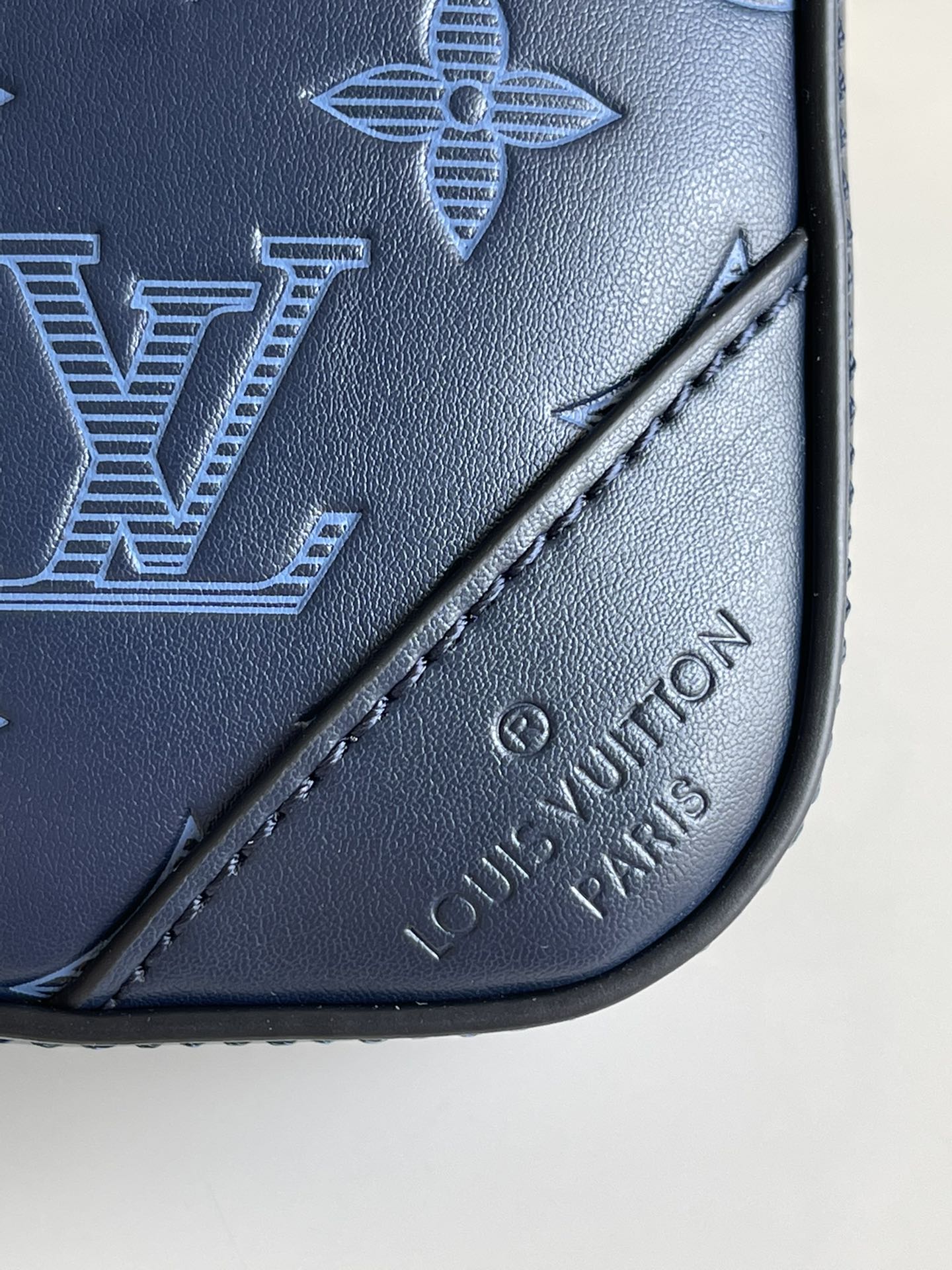 LV BAG M