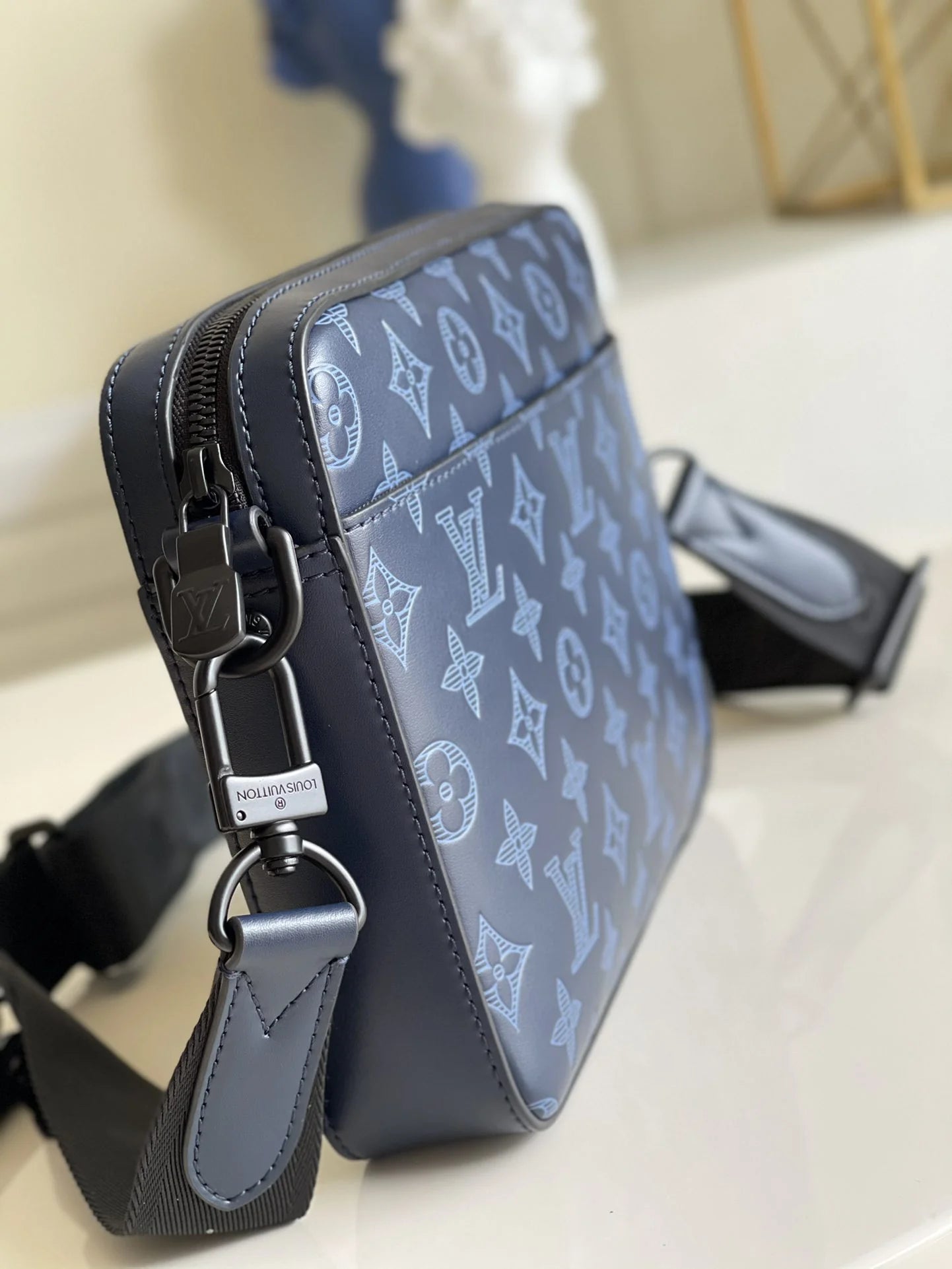 LV BAG M