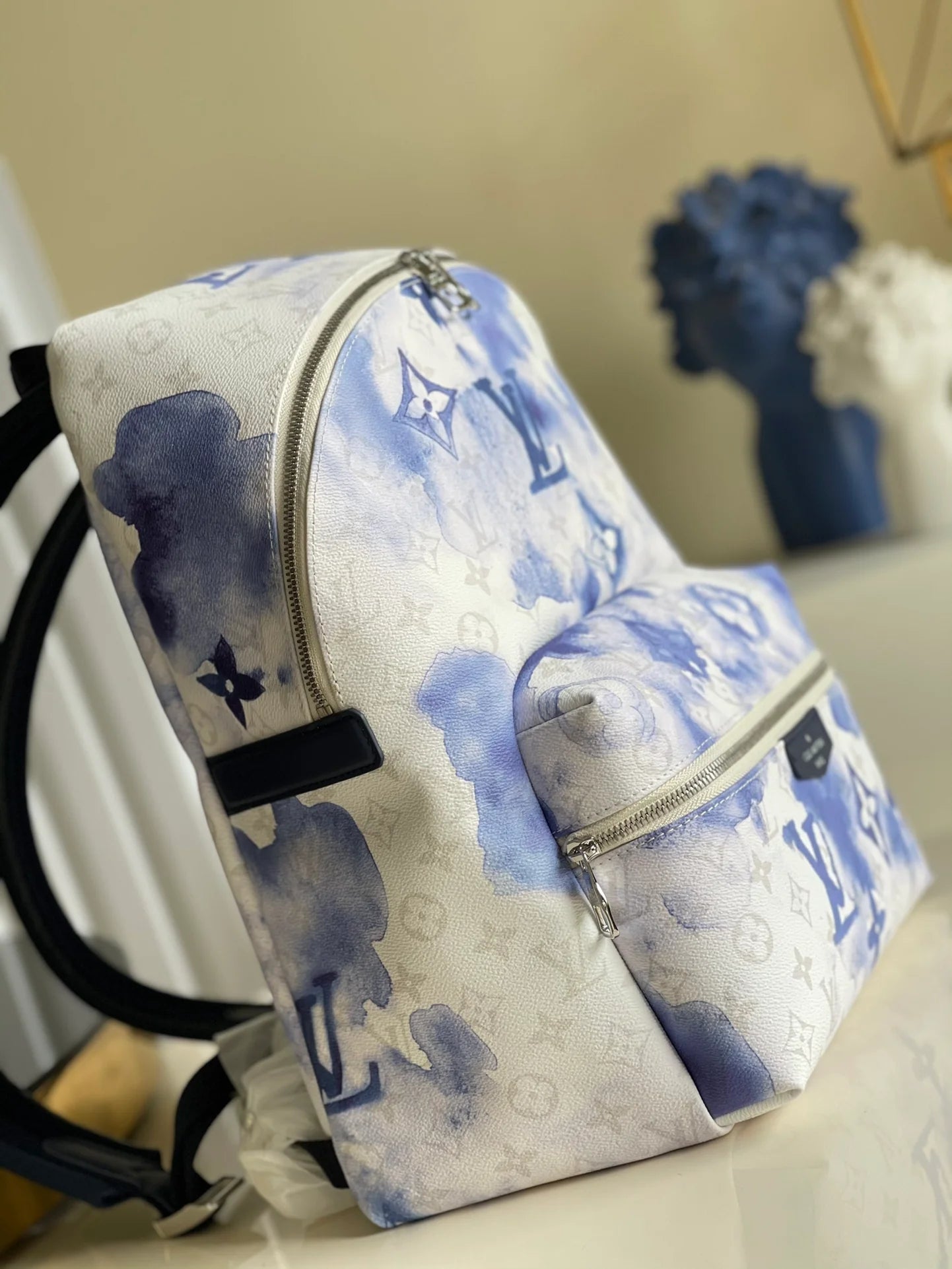 LV BAG M