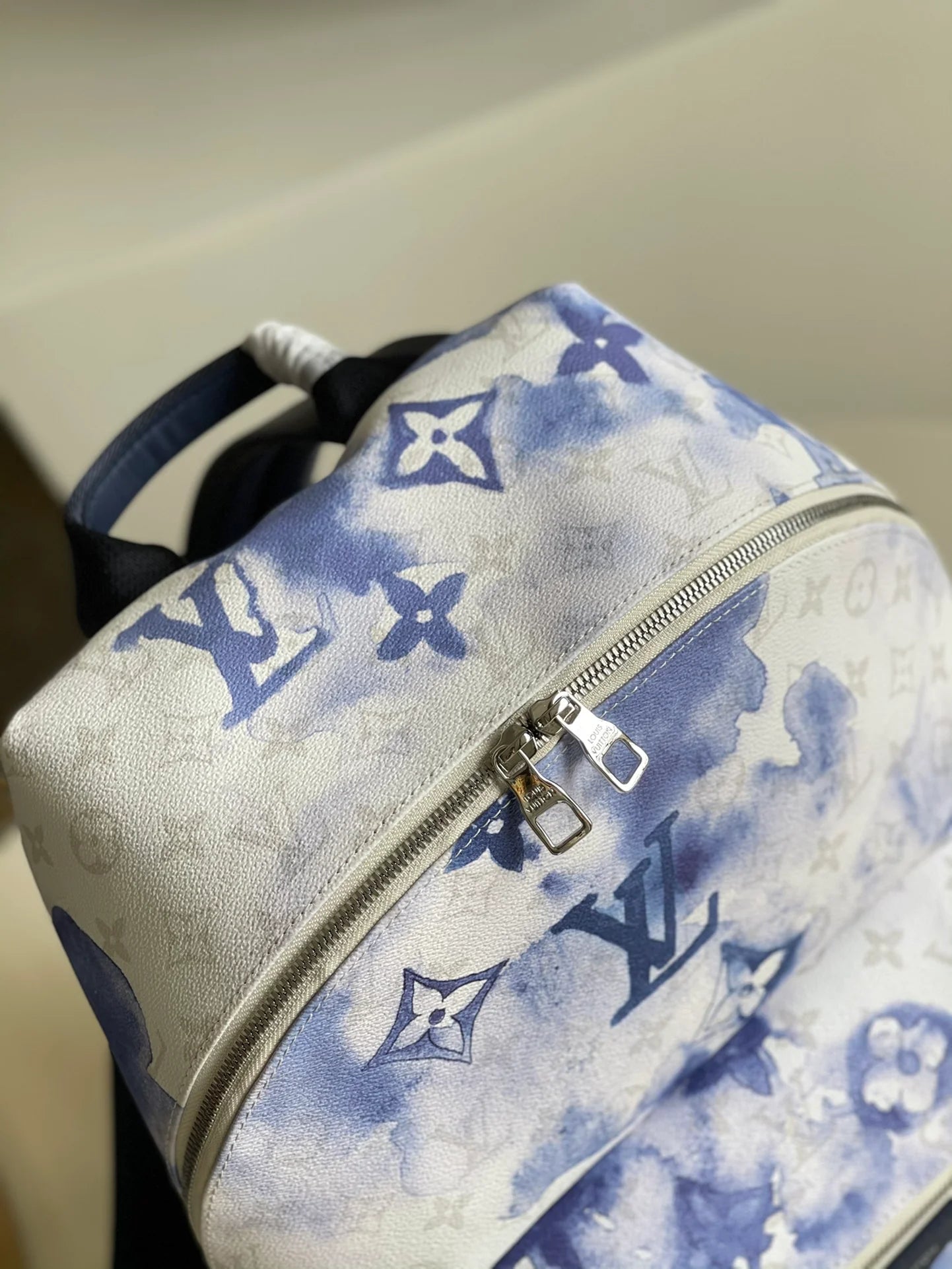 LV BAG M