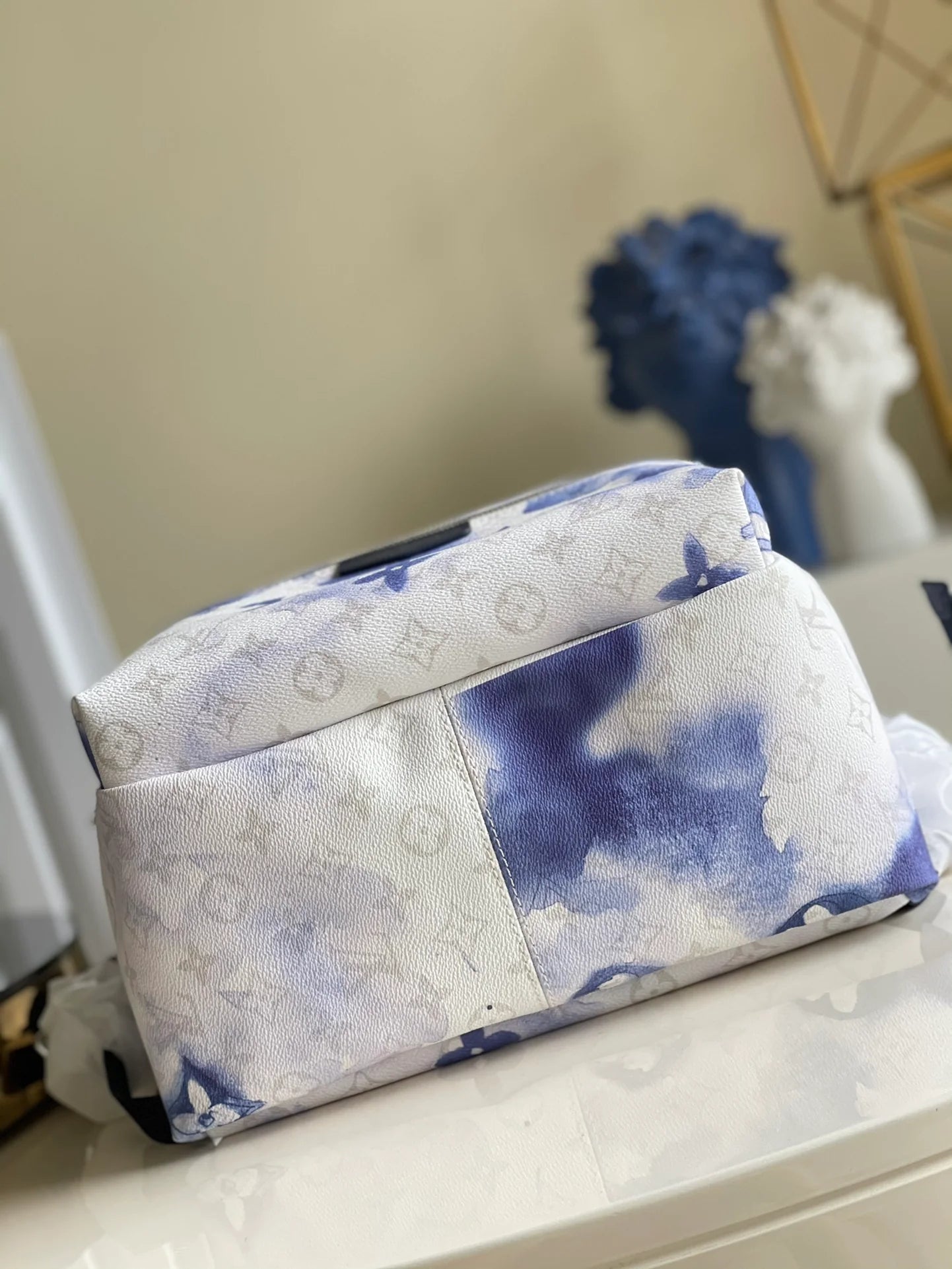 LV BAG M