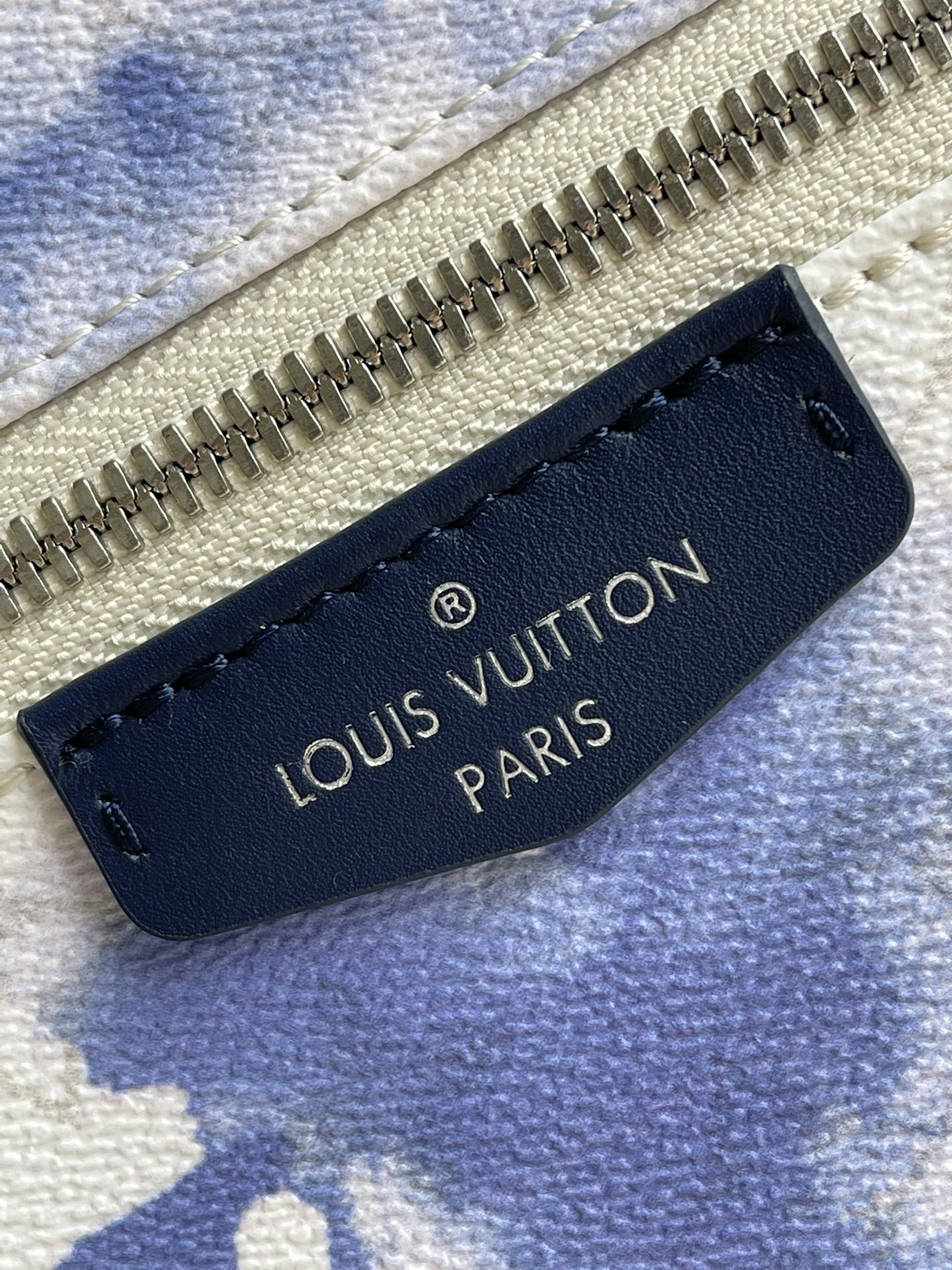 LV BAG M