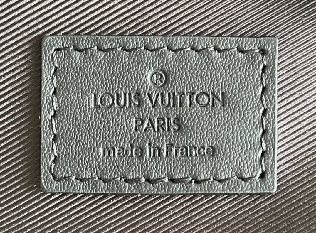 LV BAG M