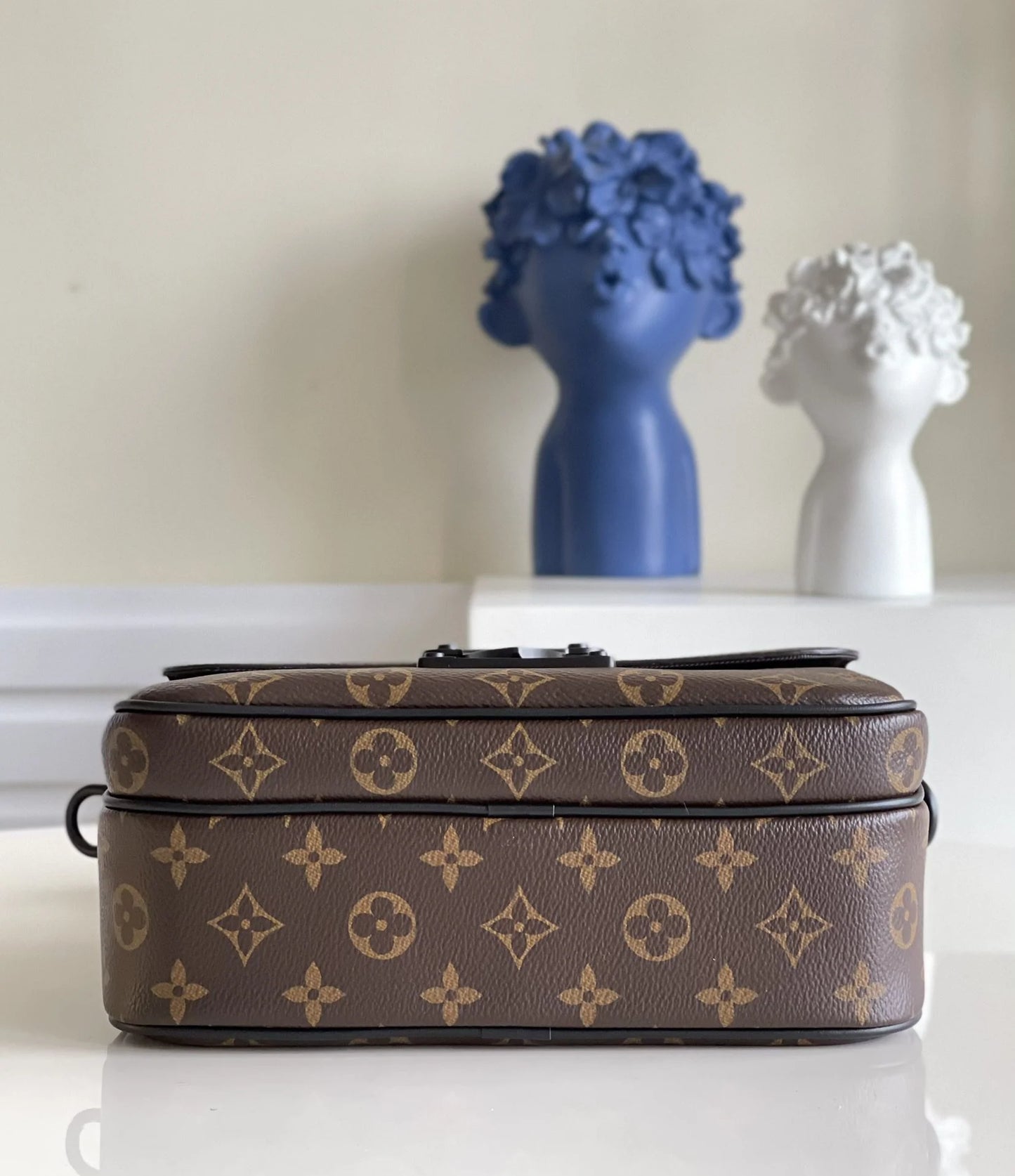 LV BAG M