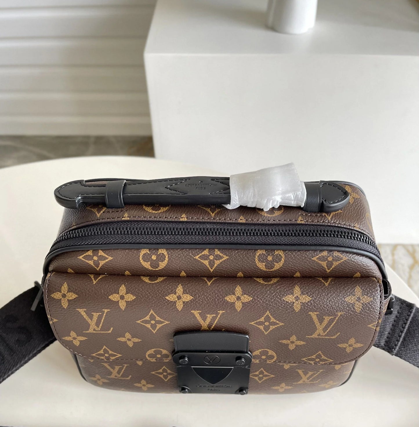 LV BAG M