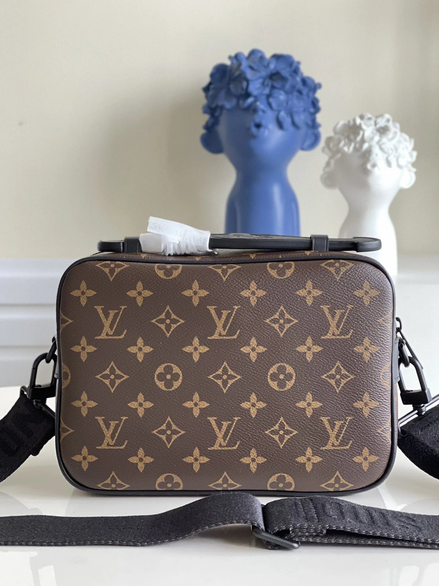 LV BAG M