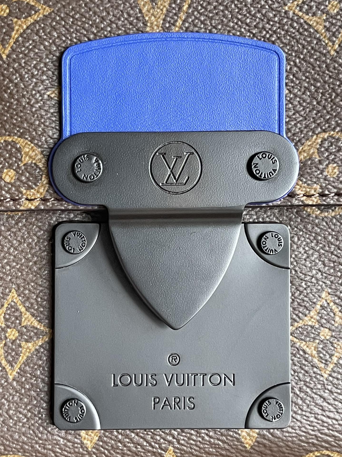 LV BAG M