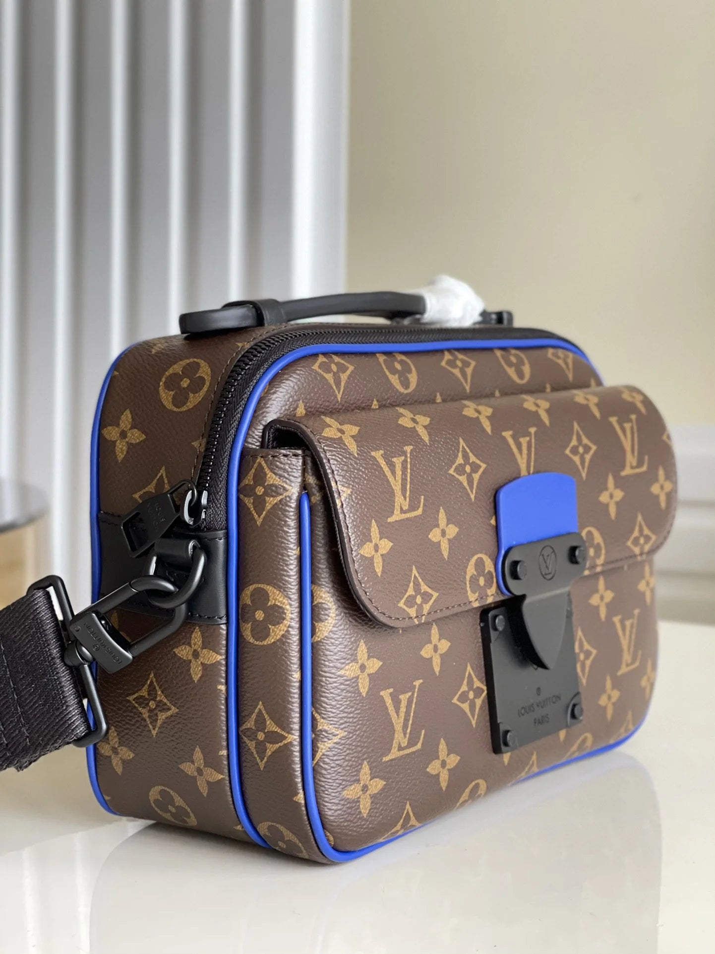 LV BAG M