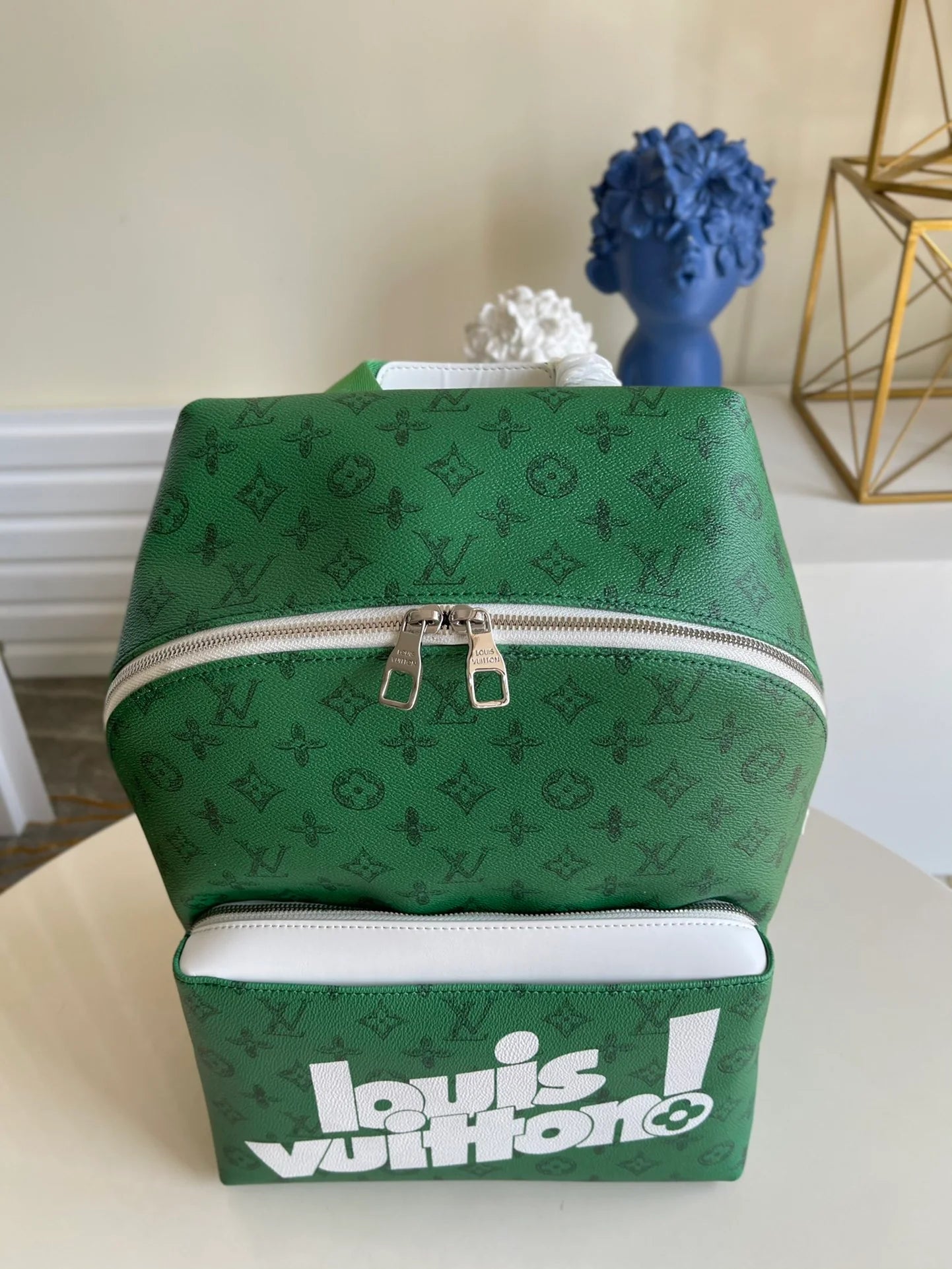LV BAG M