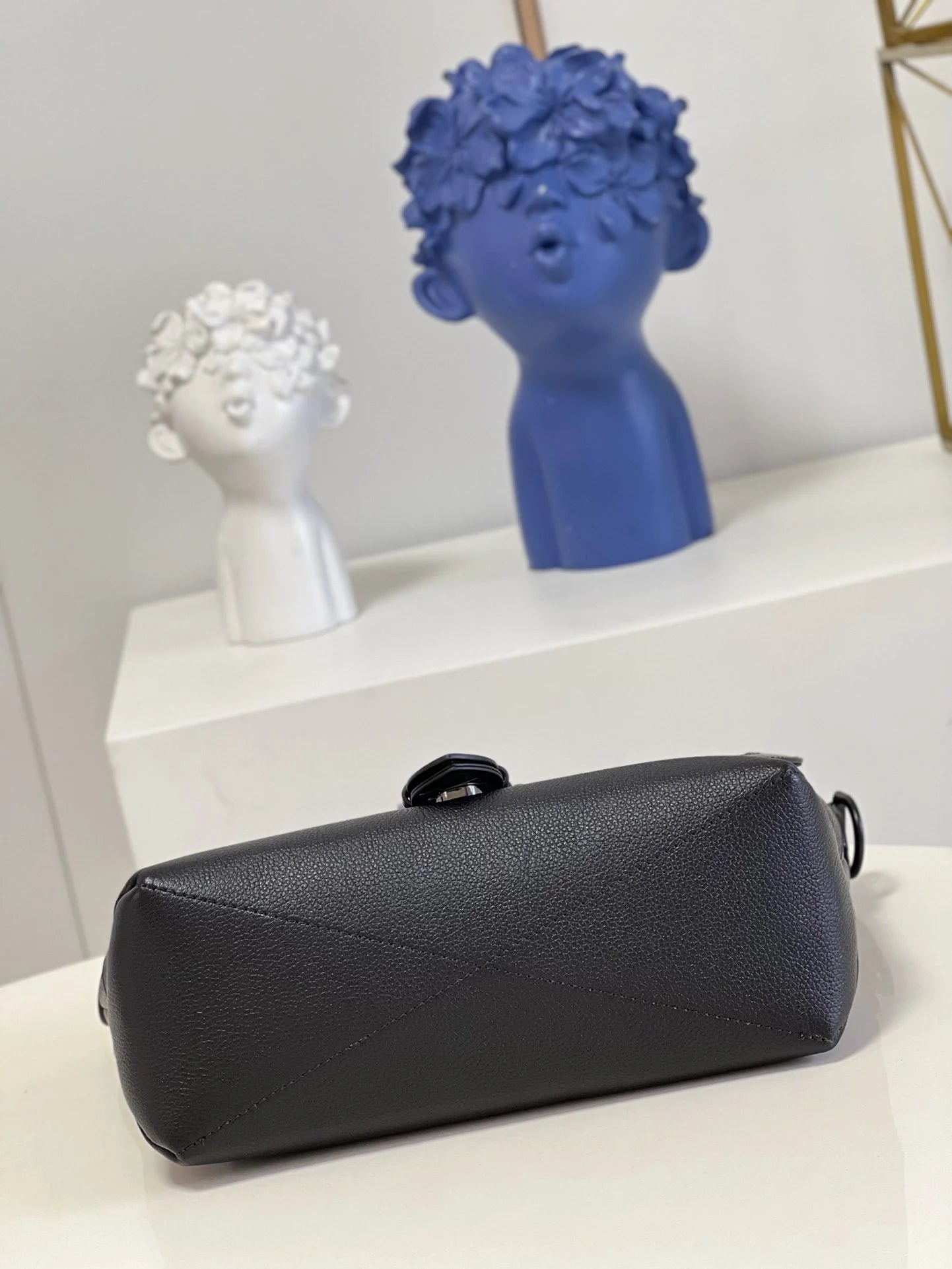 LV BAG M