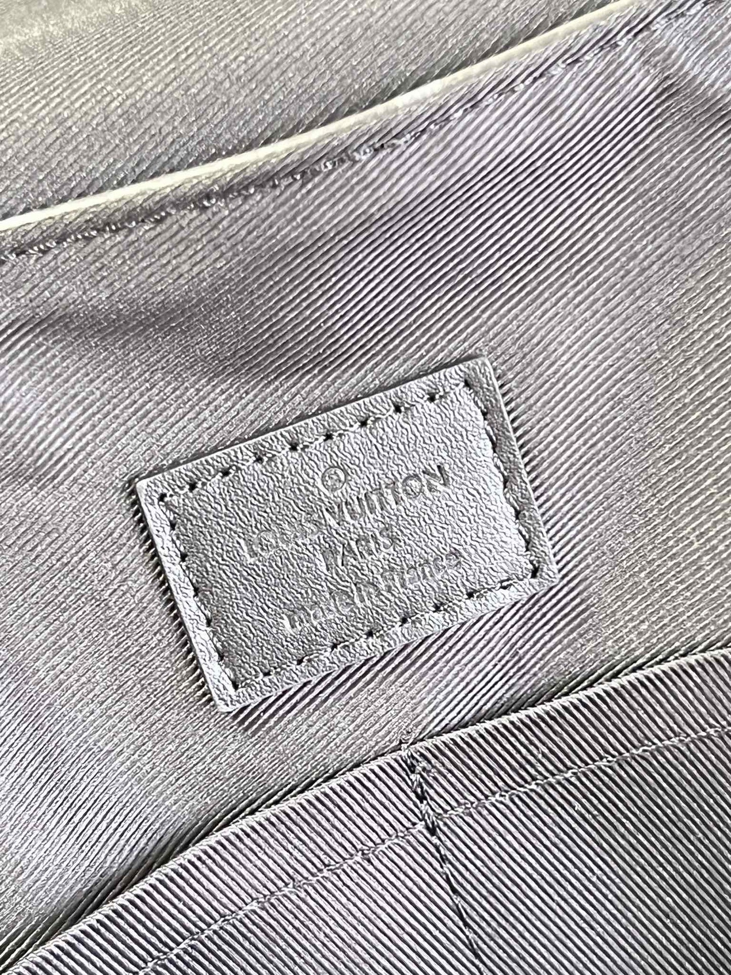 LV BAG M