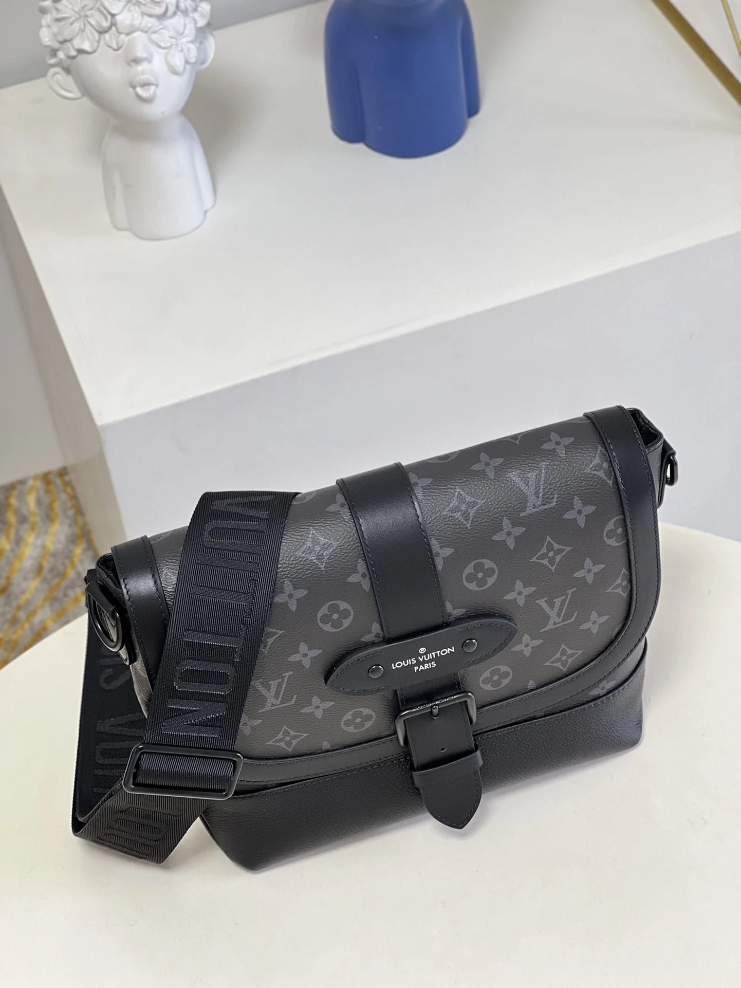 LV BAG M