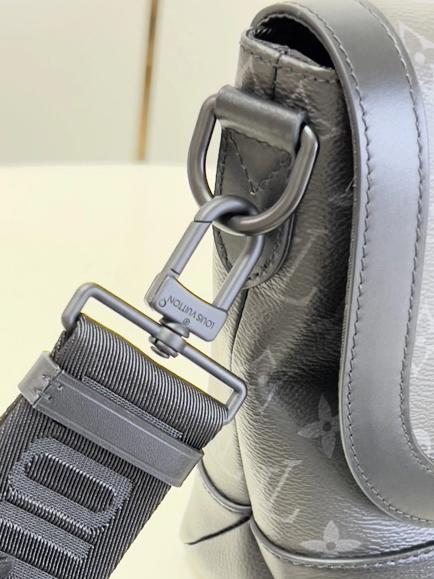 LV BAG M