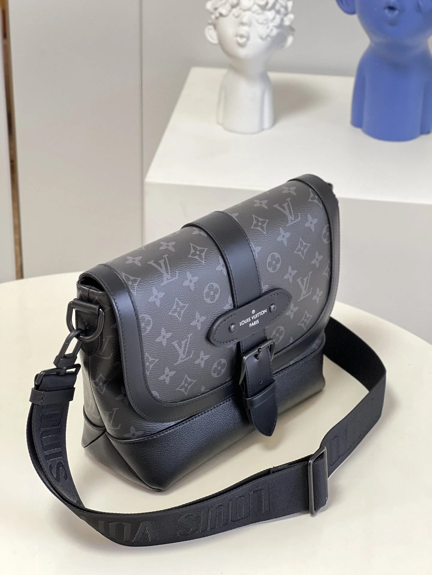 LV BAG M