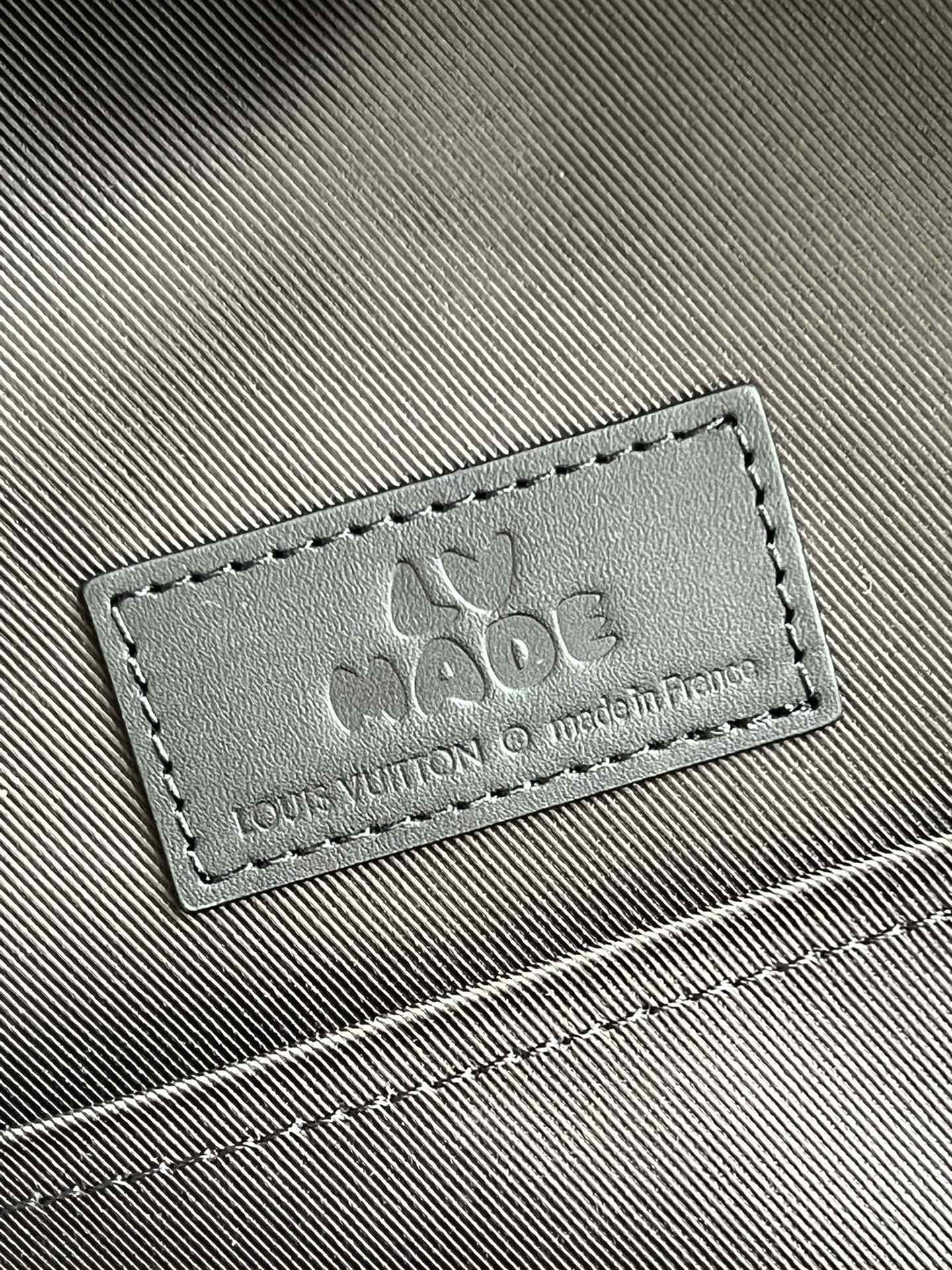 LV BAG M