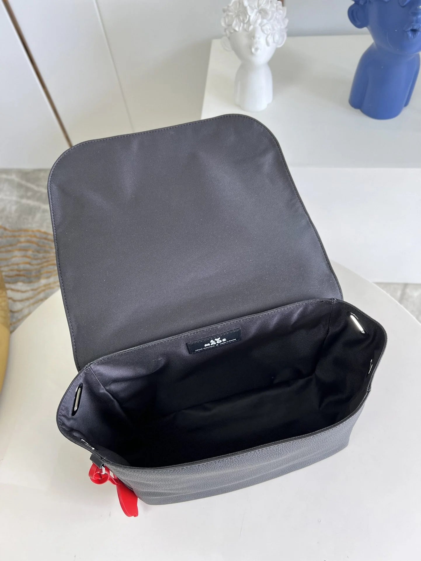 LV BAG M