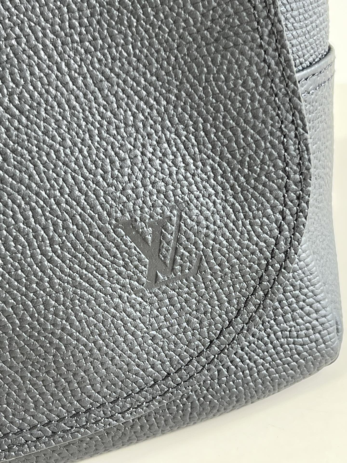 LV BAG M