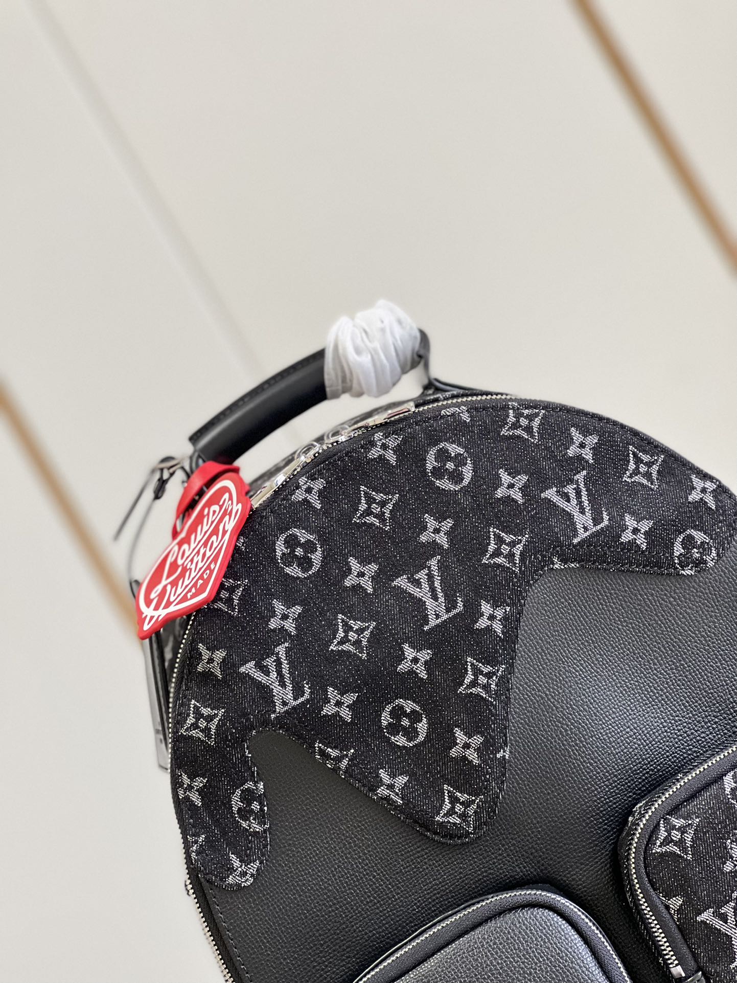 LV BAG M
